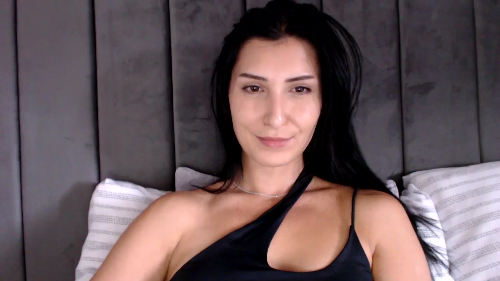 Gallery image thumbnail from MissLeanne's myfreecams stream on, 06/05/2025, 10:33 image 20 of 20