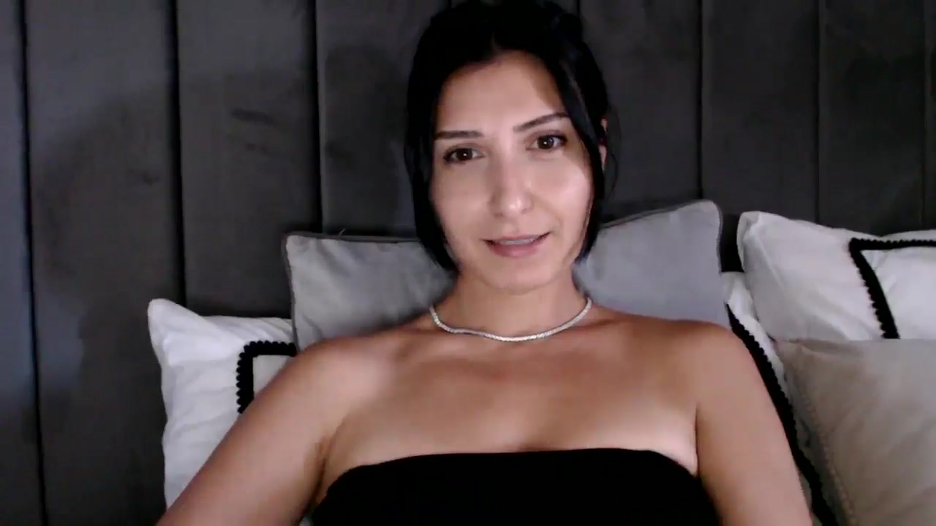 Gallery image thumbnail from MissLeanne's myfreecams stream on, 07/12/2025, 15:11 image 8 of 20