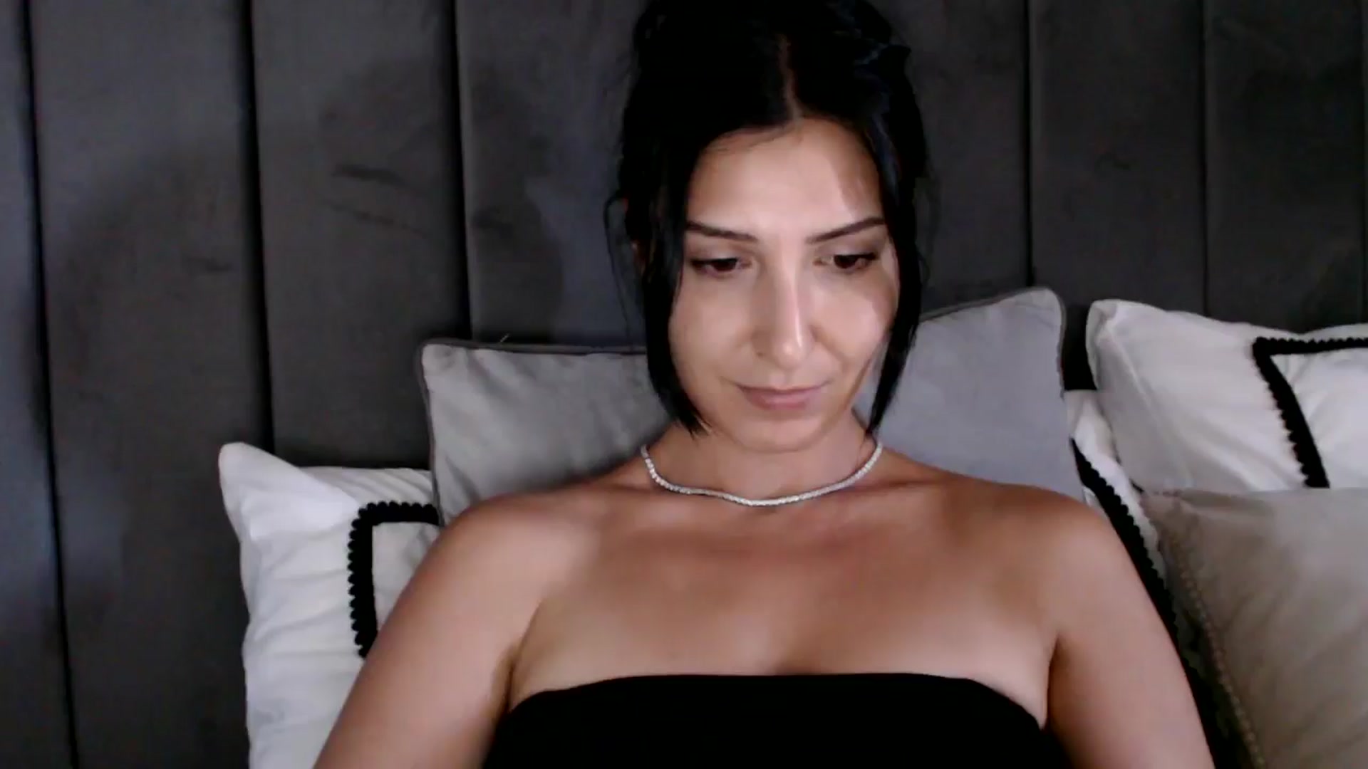 Gallery image thumbnail from MissLeanne's myfreecams stream on, 07/12/2025, 15:11 image 10 of 20