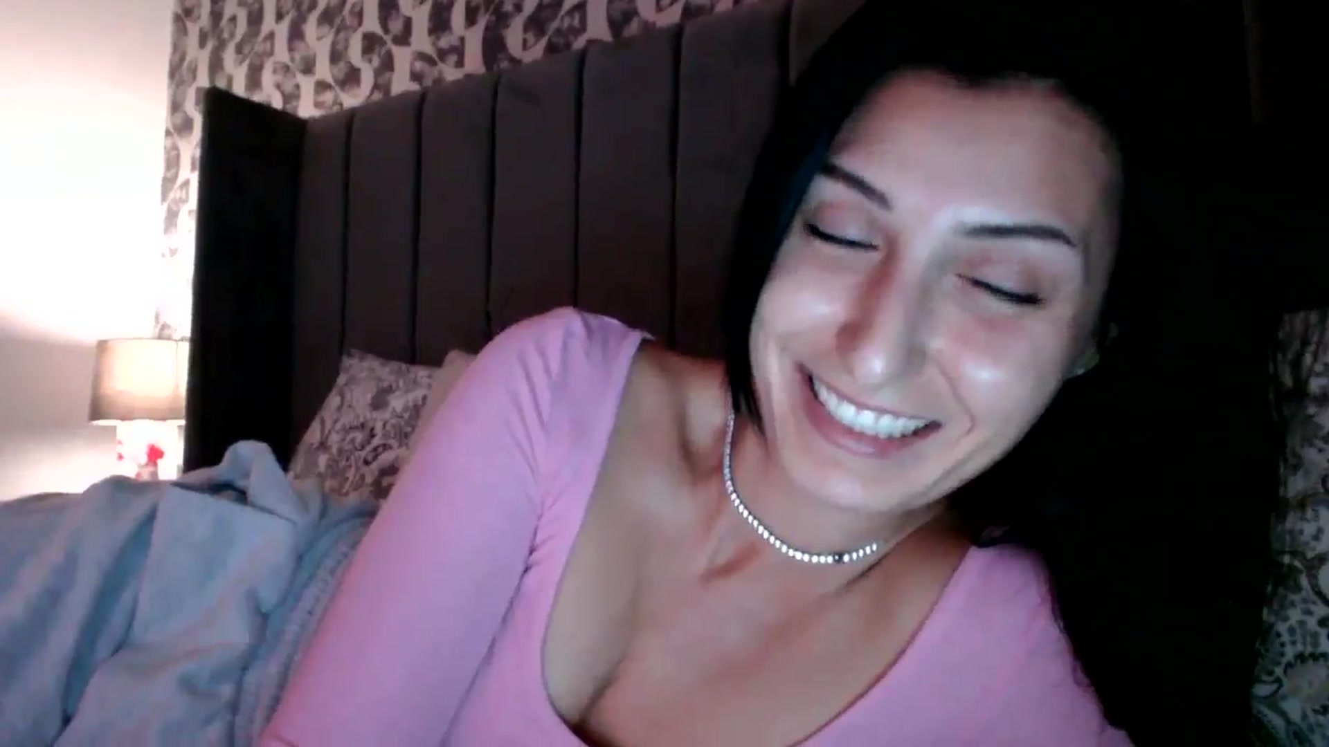 Gallery image thumbnail from MissLeanne's myfreecams stream on, 08/19/2025, 19:19 image 7 of 20