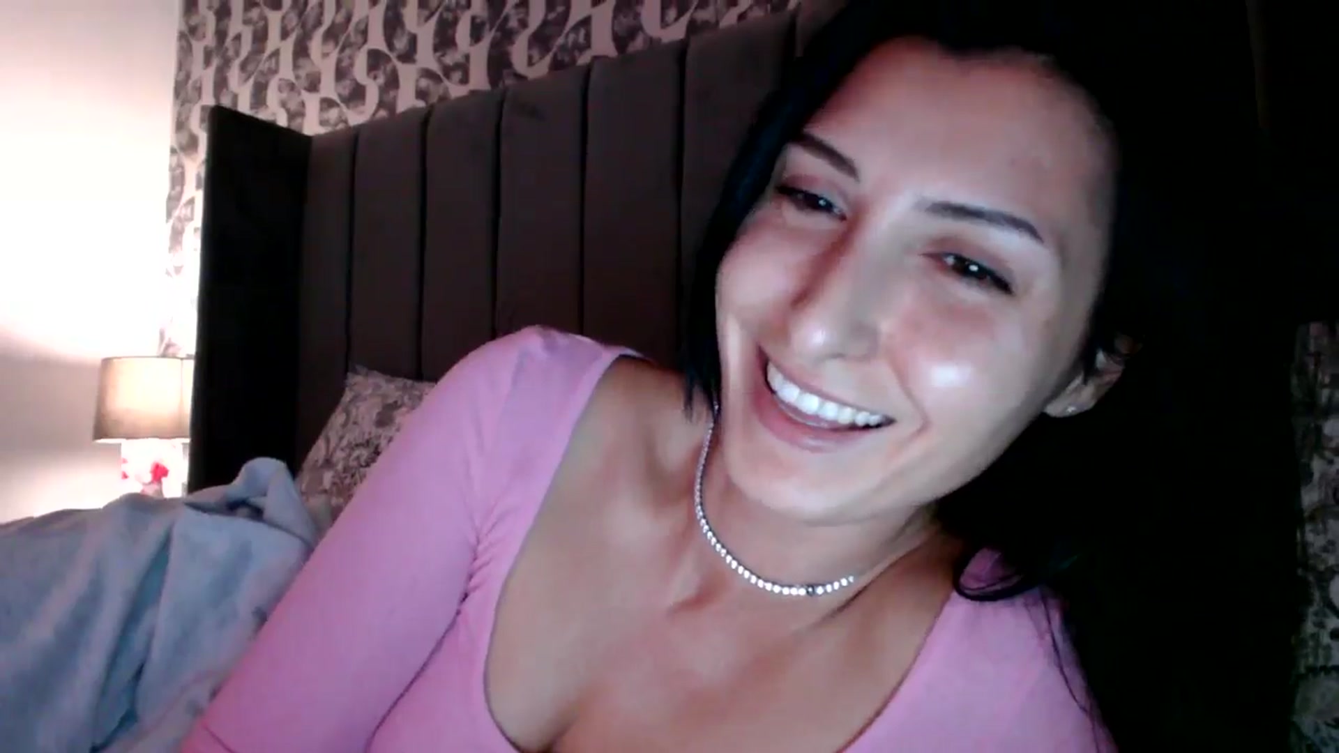 Gallery image thumbnail from MissLeanne's myfreecams stream on, 08/19/2025, 19:19 image 9 of 20