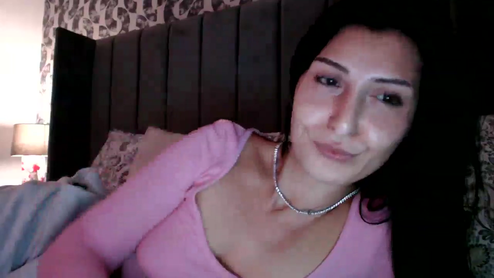 Gallery image thumbnail from MissLeanne's myfreecams stream on, 08/19/2025, 19:19 image 20 of 20