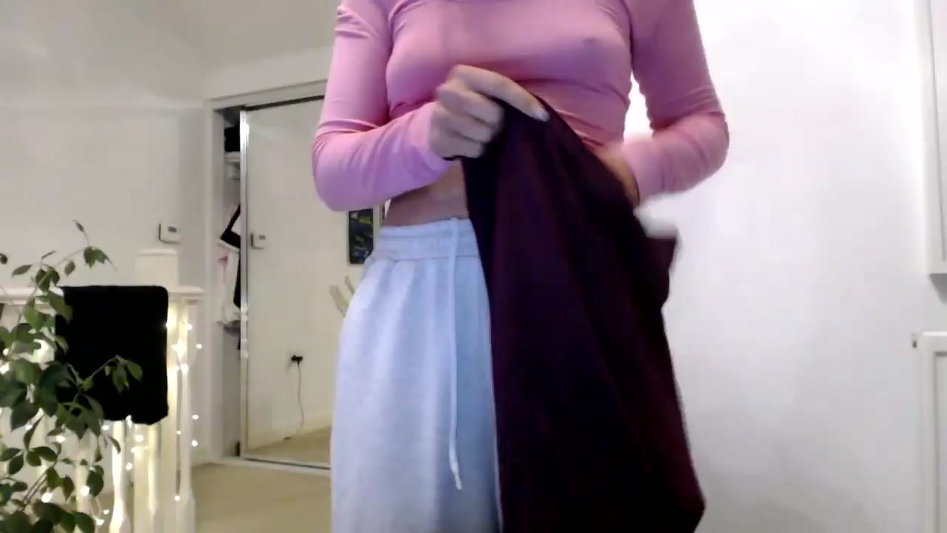 Gallery image thumbnail from MissLeanne's myfreecams stream on, 08/19/2025, 19:55 image 9 of 20