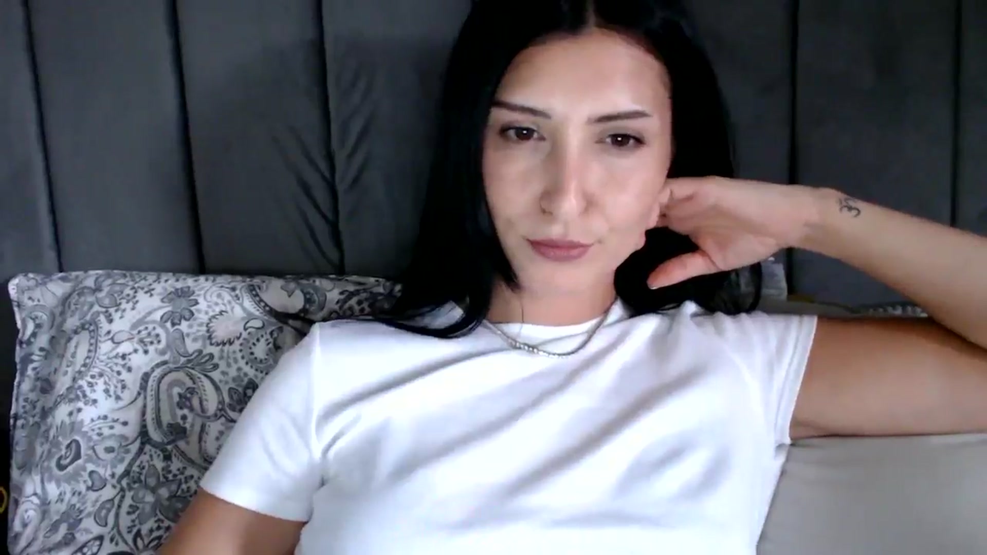 Gallery image thumbnail from MissLeanne's myfreecams stream on, 08/21/2025, 14:51 image 15 of 20