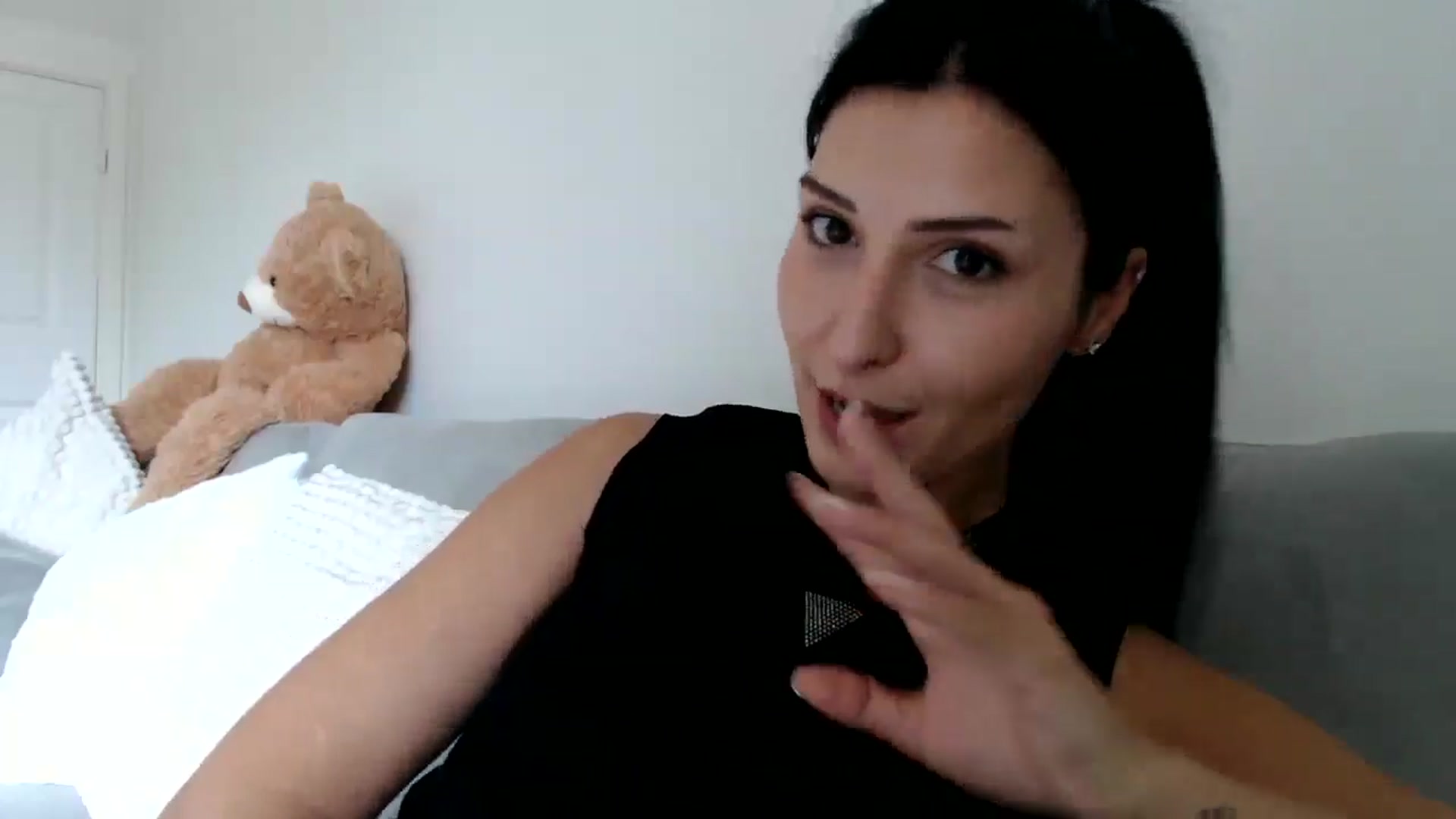 Gallery image thumbnail from MissLeanne's myfreecams stream on, 08/22/2025, 11:54 image 3 of 20
