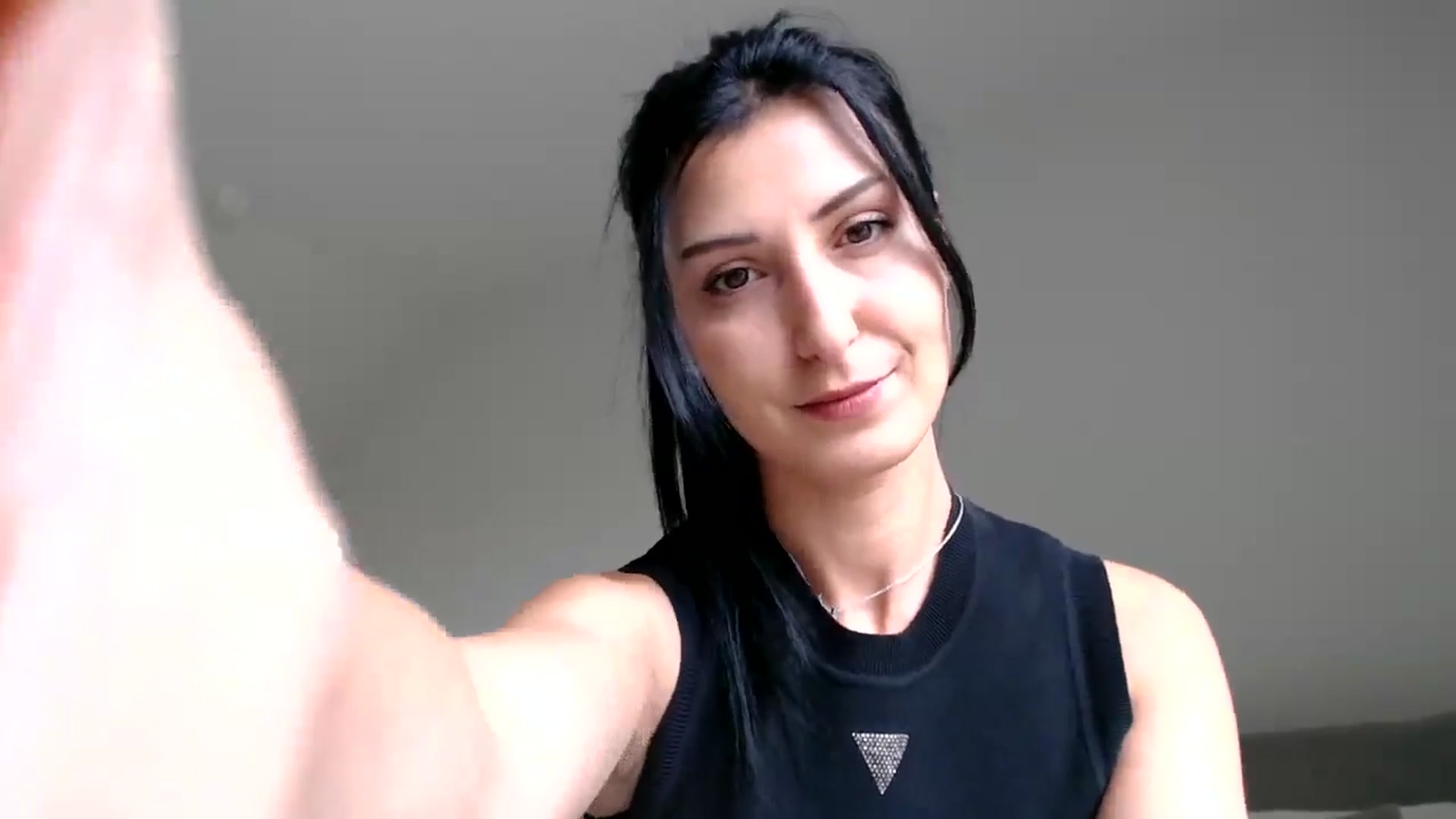 Gallery image thumbnail from MissLeanne's myfreecams stream on, 08/22/2025, 11:54 image 10 of 20