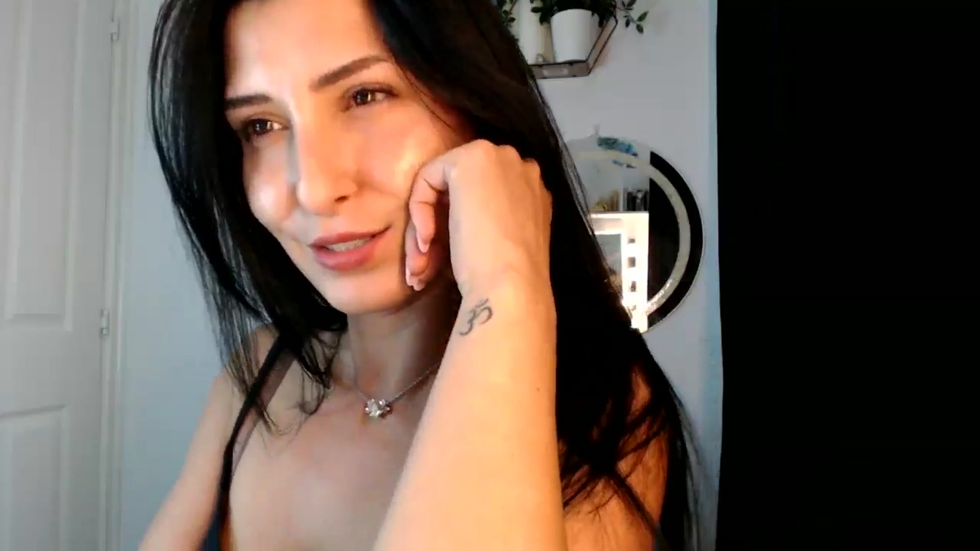 Gallery image thumbnail from MissLeanne's myfreecams stream on, 09/01/2025, 14:10 image 3 of 20