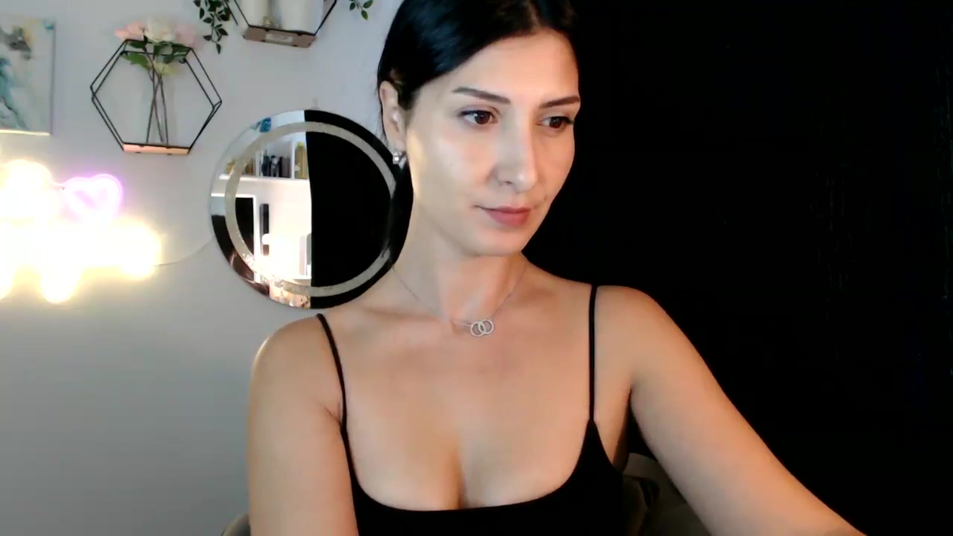Gallery image thumbnail from MissLeanne's myfreecams stream on, 09/05/2025, 10:29 image 4 of 20