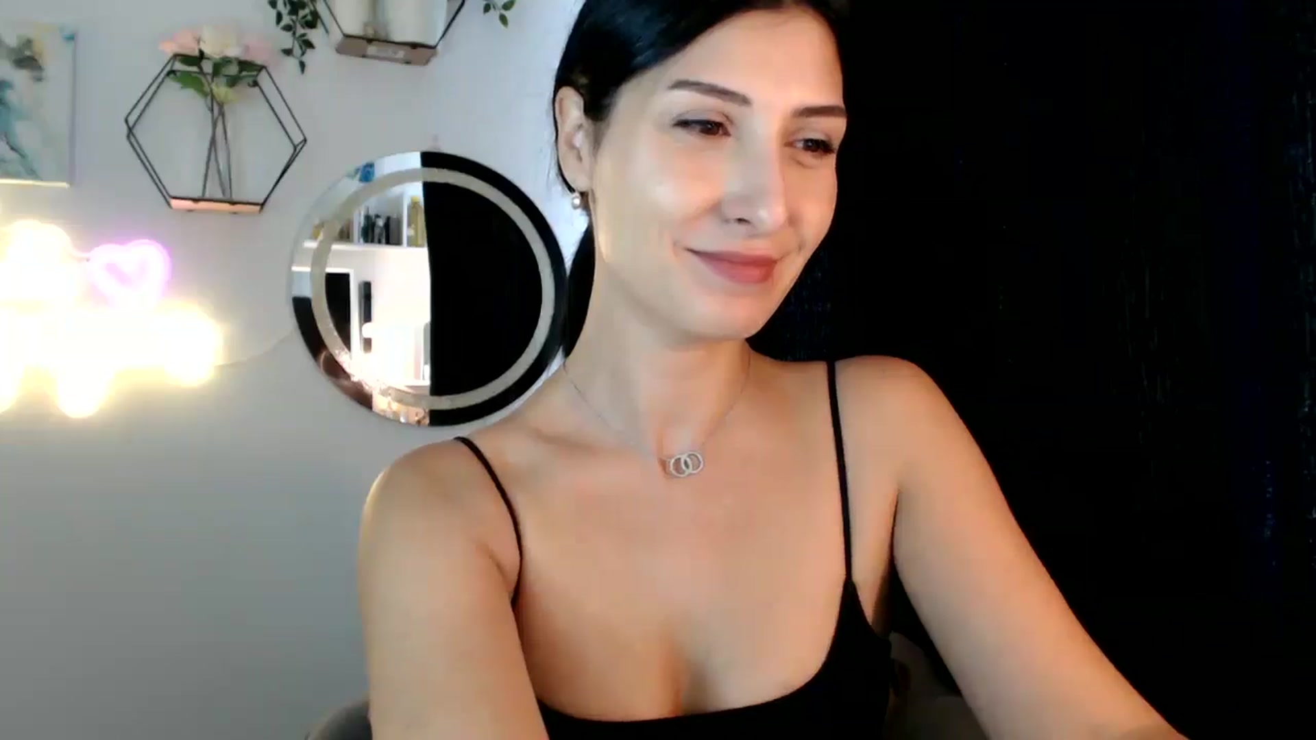 Gallery image thumbnail from MissLeanne's myfreecams stream on, 09/05/2025, 10:29 image 16 of 20