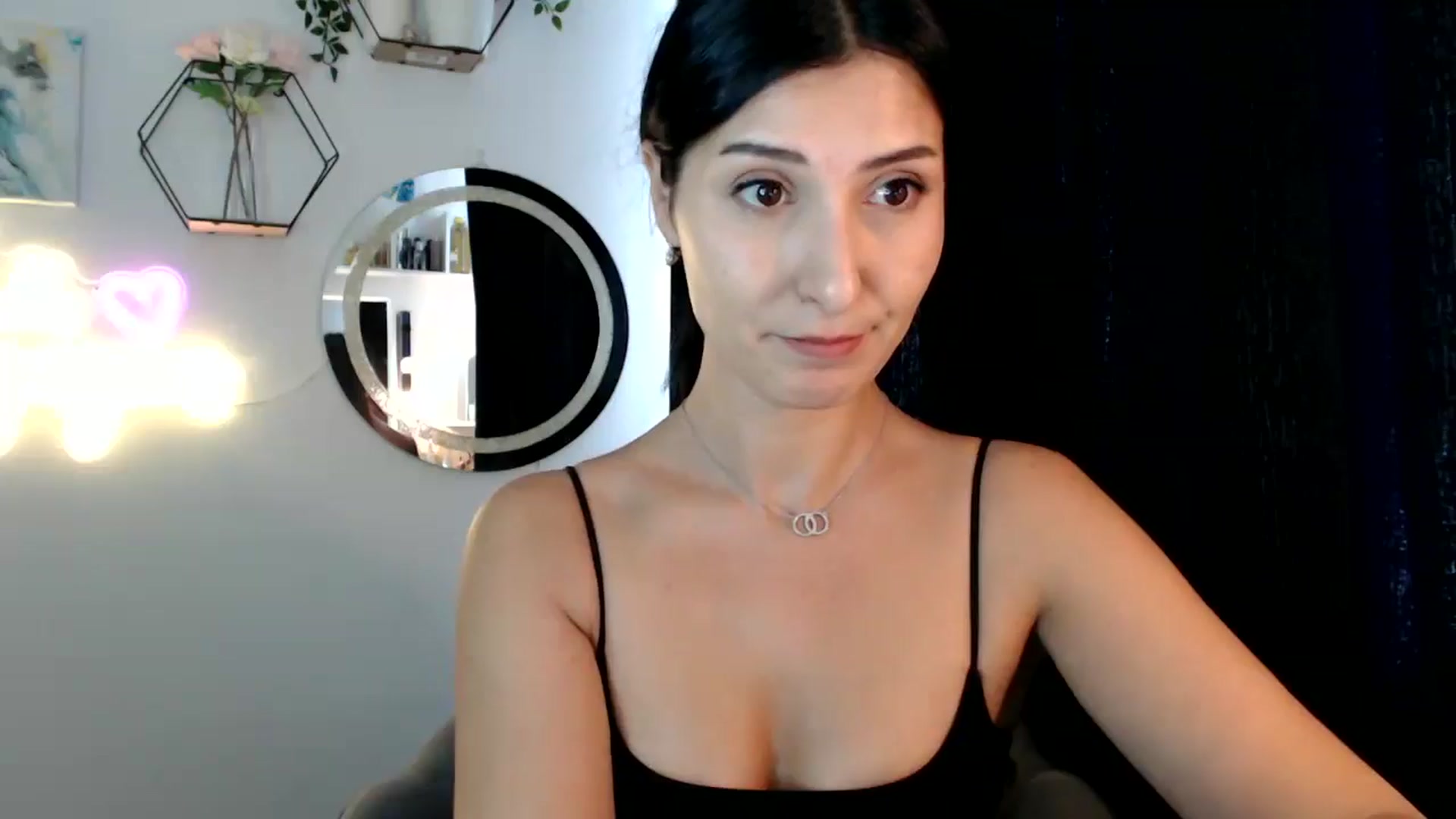 Gallery image thumbnail from MissLeanne's myfreecams stream on, 09/05/2025, 10:29 image 7 of 20