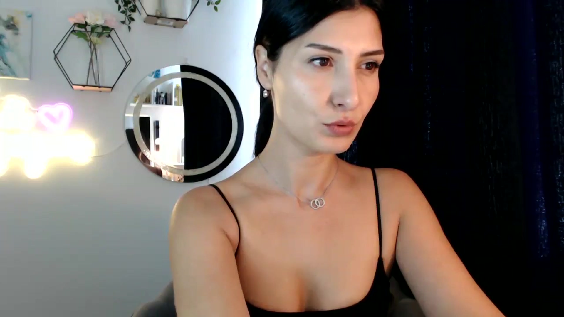 Gallery image thumbnail from MissLeanne's myfreecams stream on, 09/05/2025, 10:29 image 8 of 20