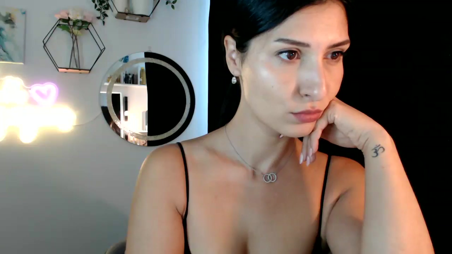 Gallery image thumbnail from MissLeanne's myfreecams stream on, 09/05/2025, 10:29 image 5 of 20