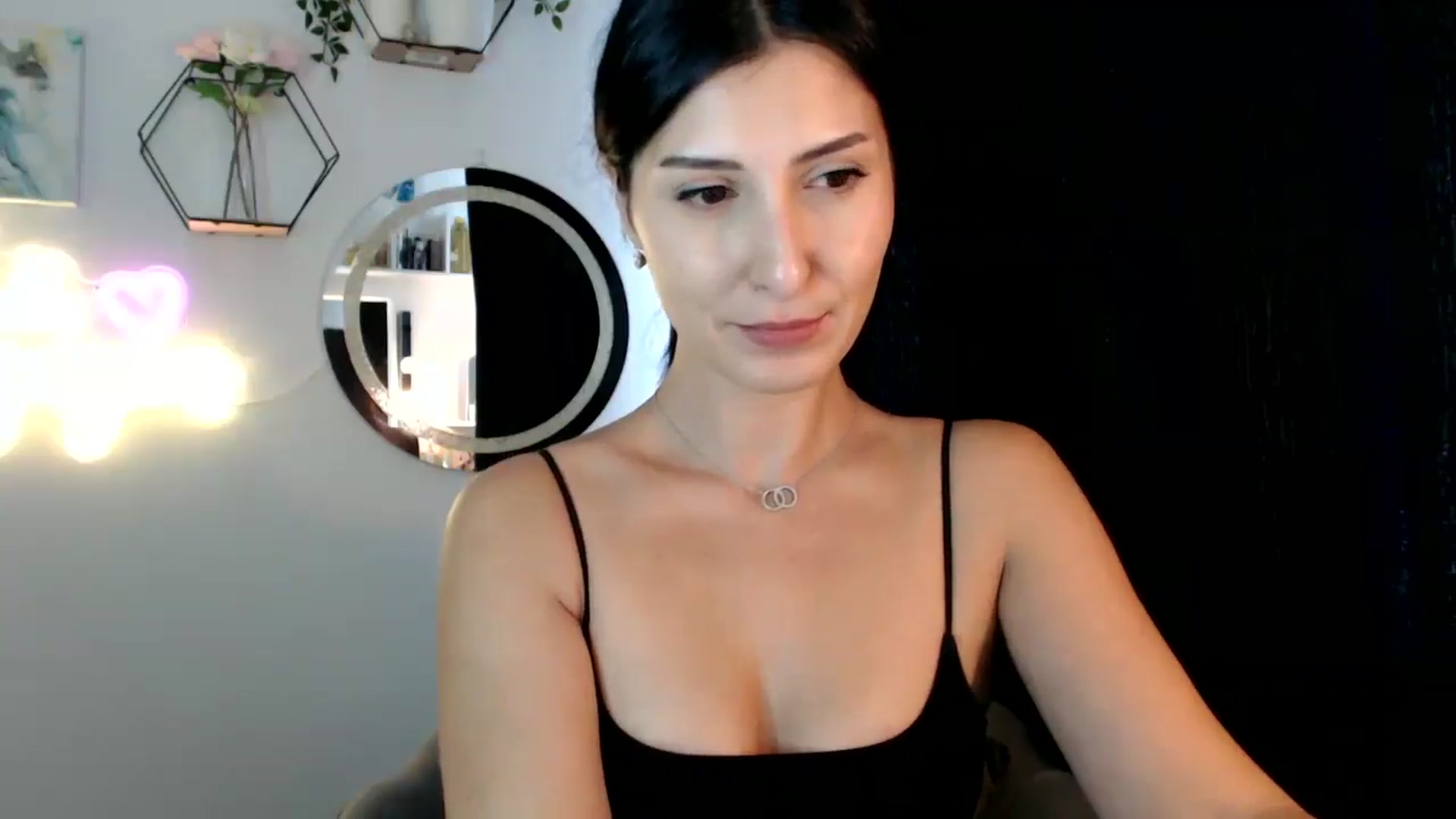 Gallery image thumbnail from MissLeanne's myfreecams stream on, 09/05/2025, 10:29 image 13 of 20