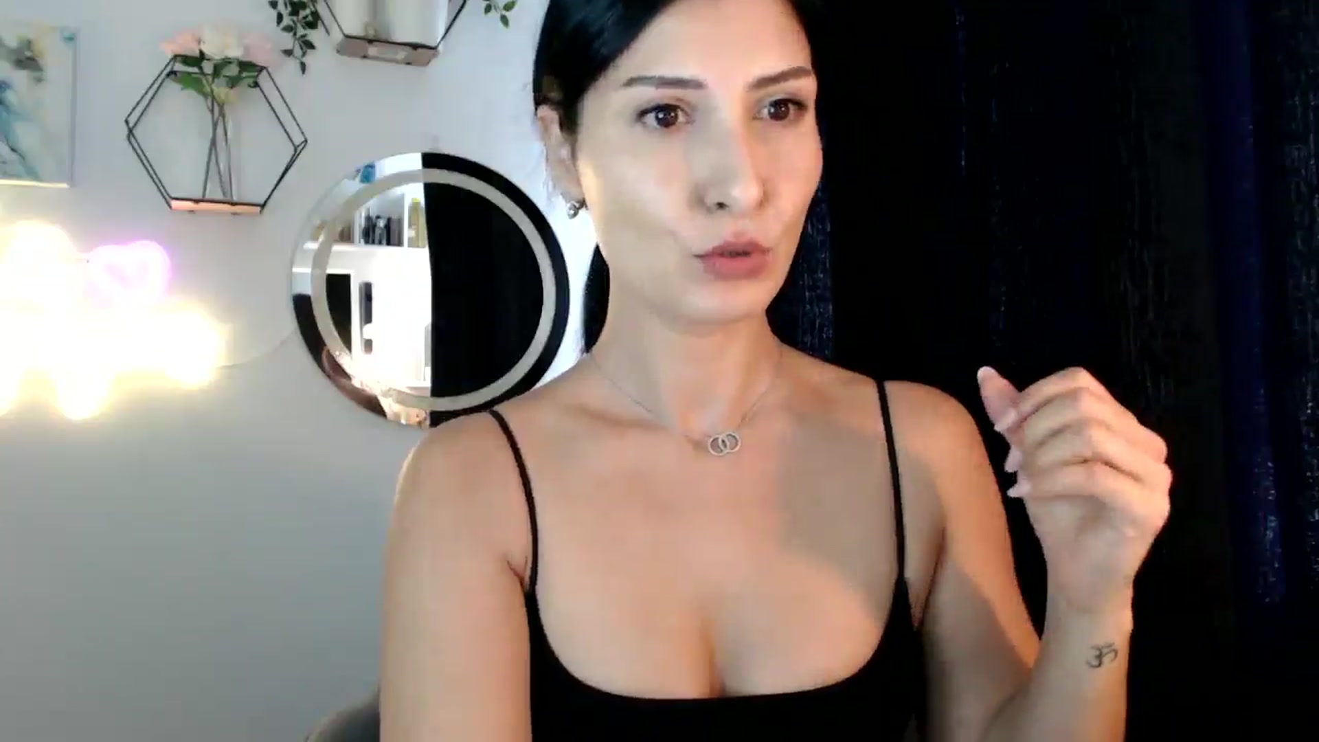 Gallery image thumbnail from MissLeanne's myfreecams stream on, 09/05/2025, 10:29 image 10 of 20