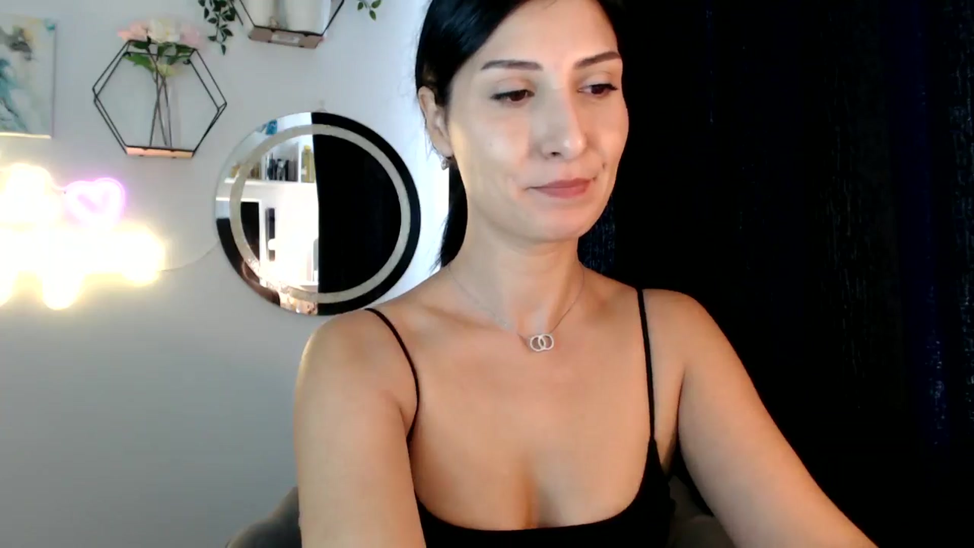 Gallery image thumbnail from MissLeanne's myfreecams stream on, 09/05/2025, 10:29 image 14 of 20