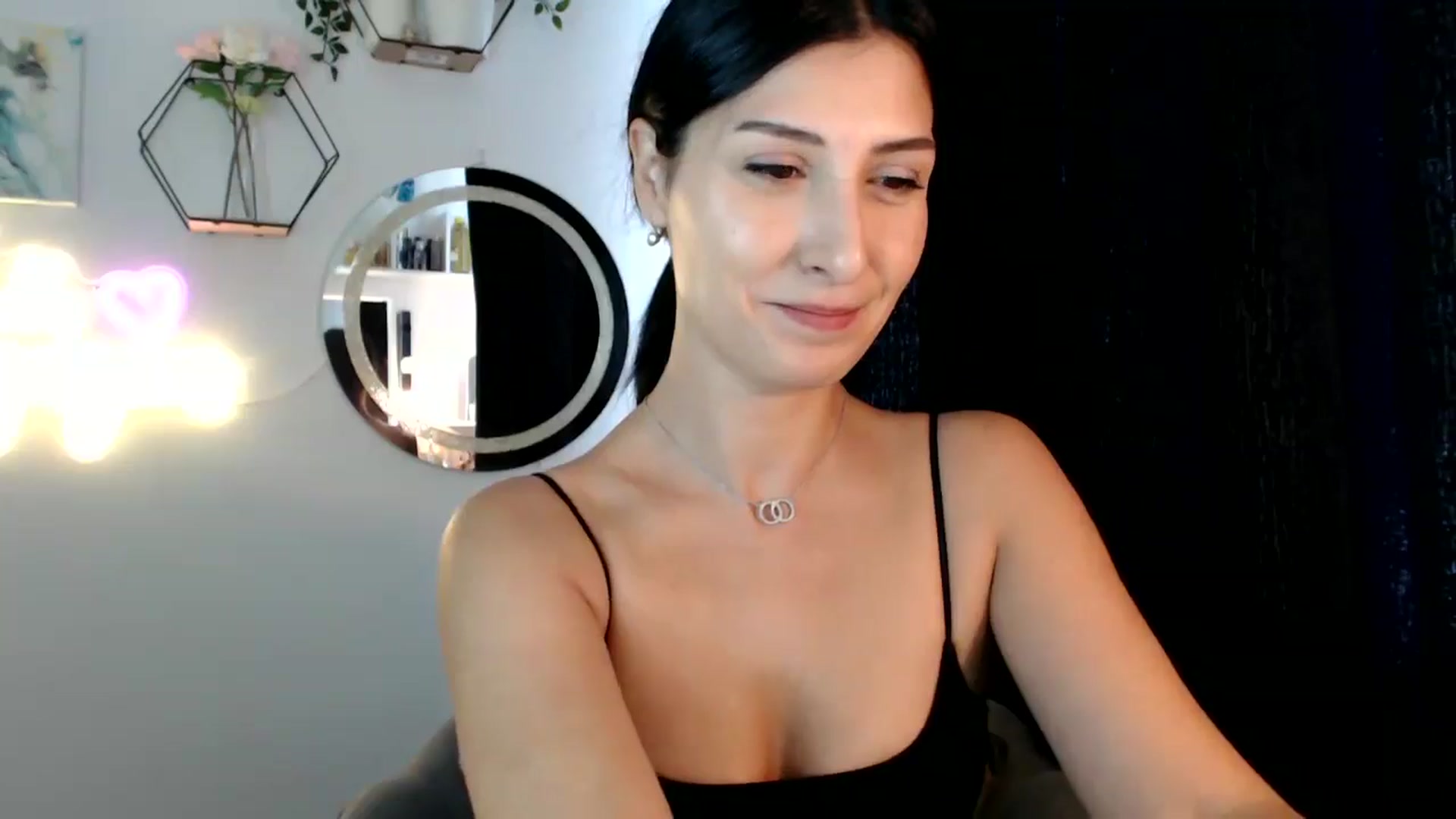 Gallery image thumbnail from MissLeanne's myfreecams stream on, 09/05/2025, 10:29 image 15 of 20