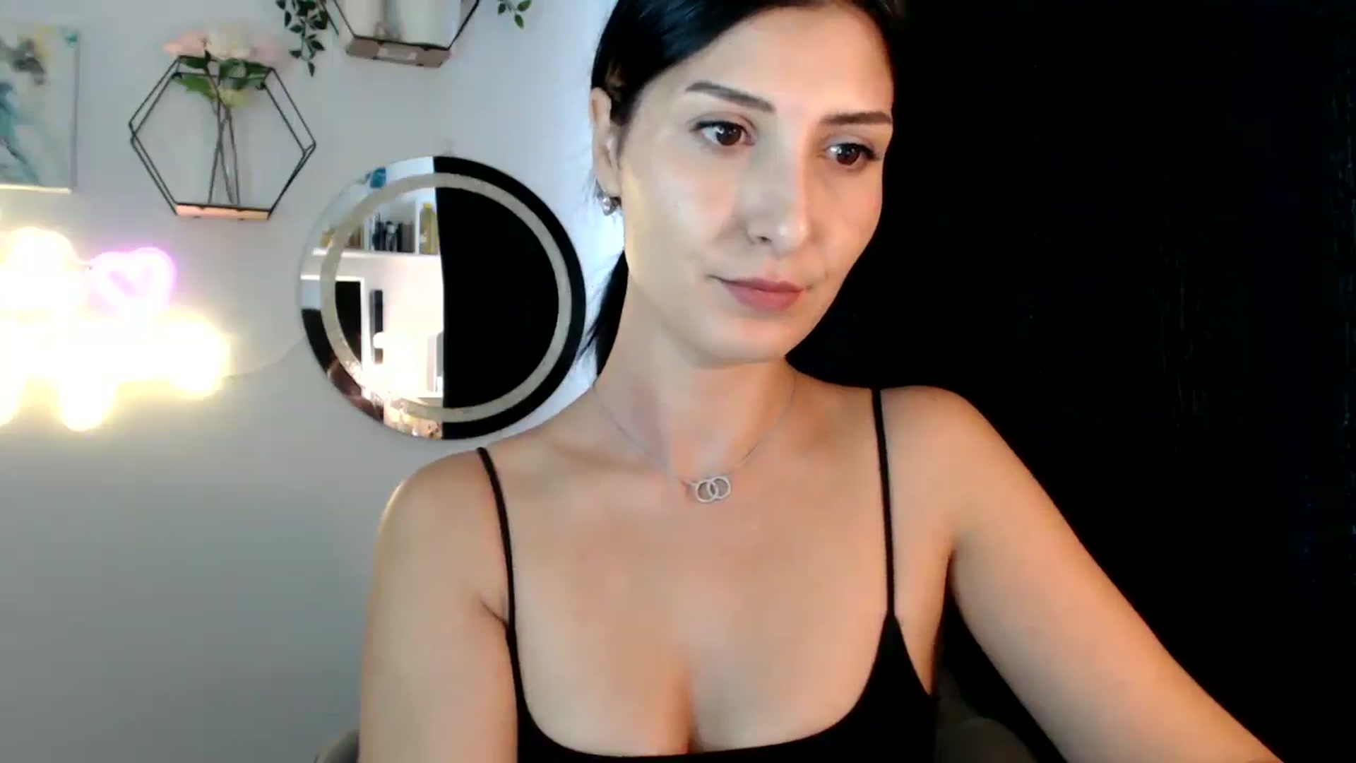Gallery image thumbnail from MissLeanne's myfreecams stream on, 09/05/2025, 10:29 image 19 of 20