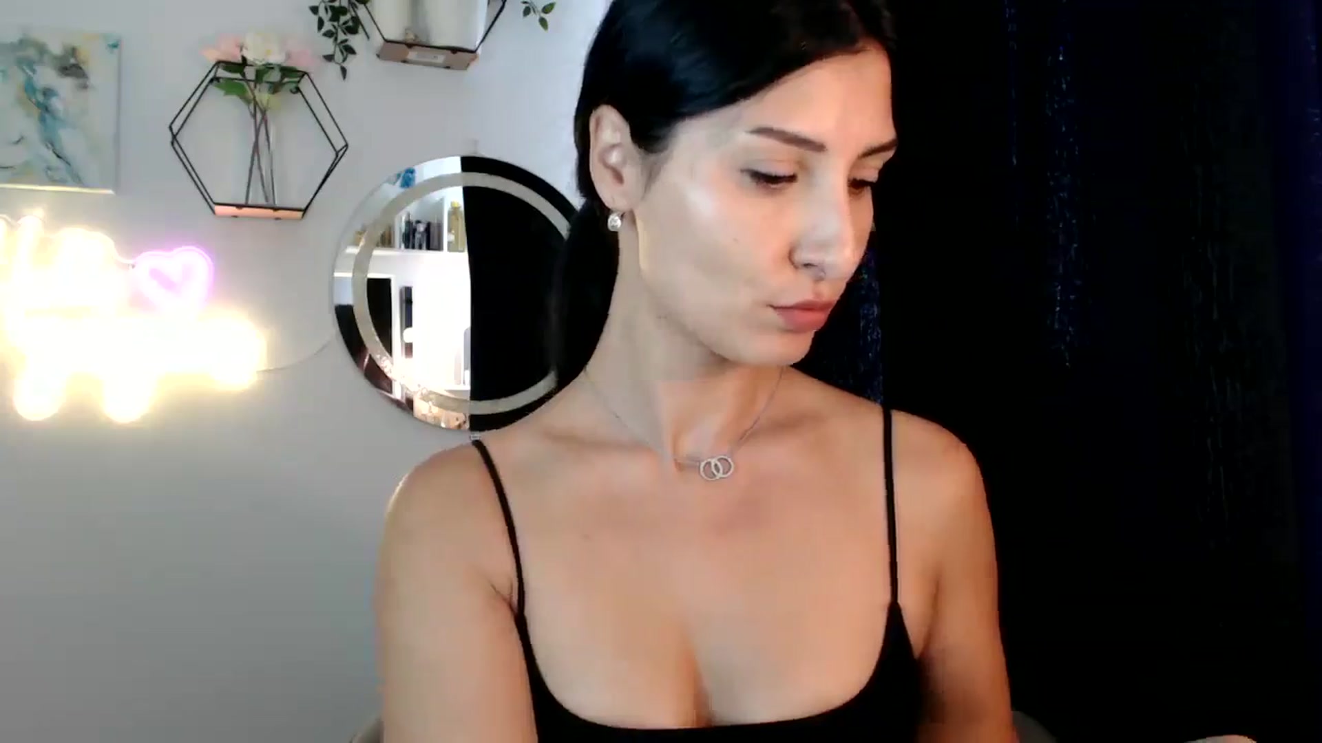Gallery image thumbnail from MissLeanne's myfreecams stream on, 09/05/2025, 10:29 image 3 of 20