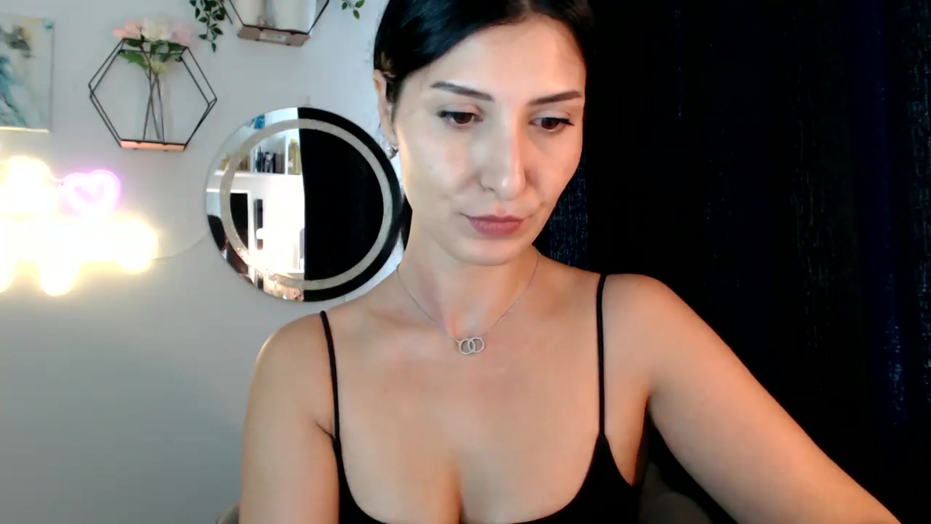 Gallery image thumbnail from MissLeanne's myfreecams stream on, 09/05/2025, 10:29 image 20 of 20