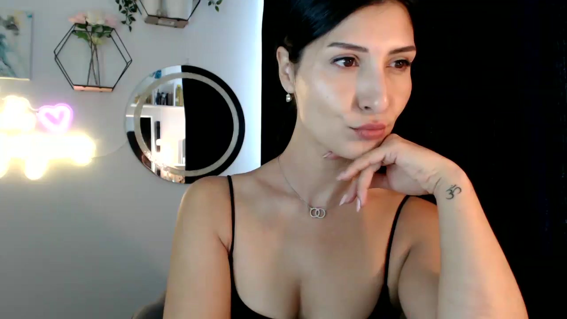 Gallery image thumbnail from MissLeanne's myfreecams stream on, 09/05/2025, 10:29 image 18 of 20