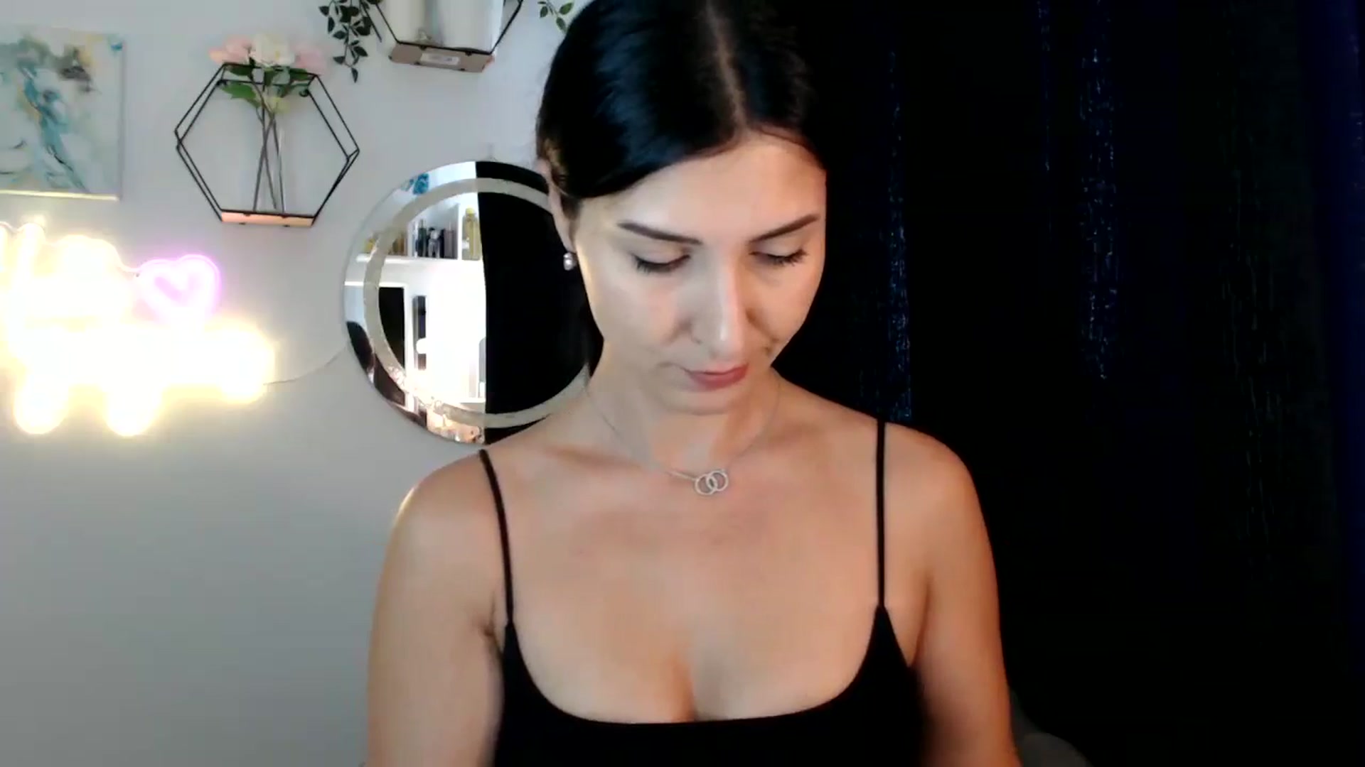 Gallery image thumbnail from MissLeanne's myfreecams stream on, 09/05/2025, 10:29 image 2 of 20