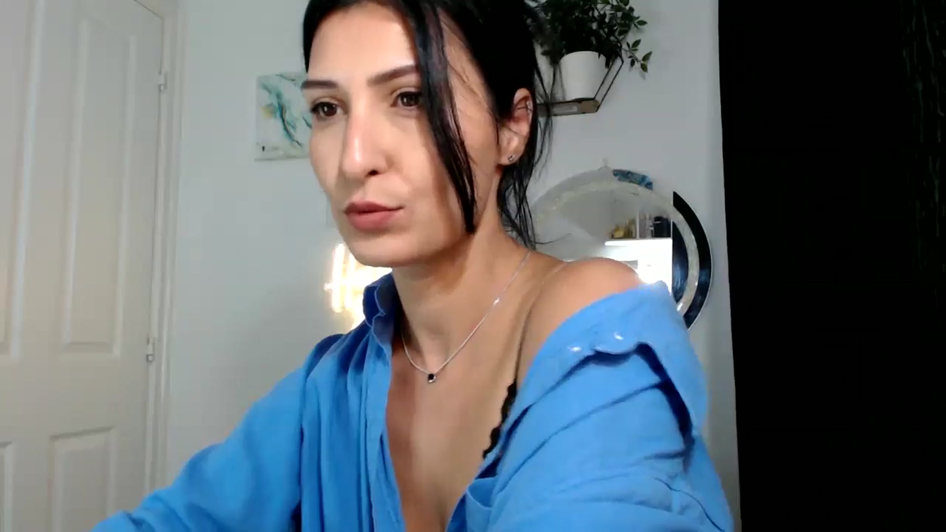 Gallery image thumbnail from MissLeanne's myfreecams stream on, 09/10/2025, 08:12 image 6 of 20