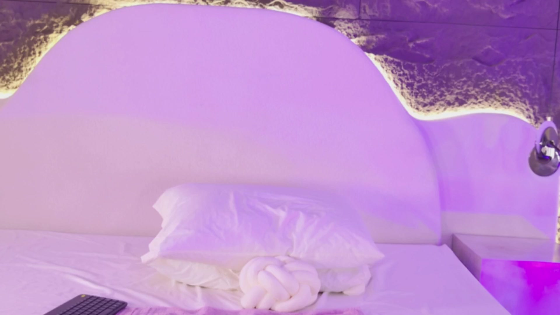 Gallery image thumbnail from MissLove's myfreecams stream on, 08/29/2025, 17:51 image 15 of 20