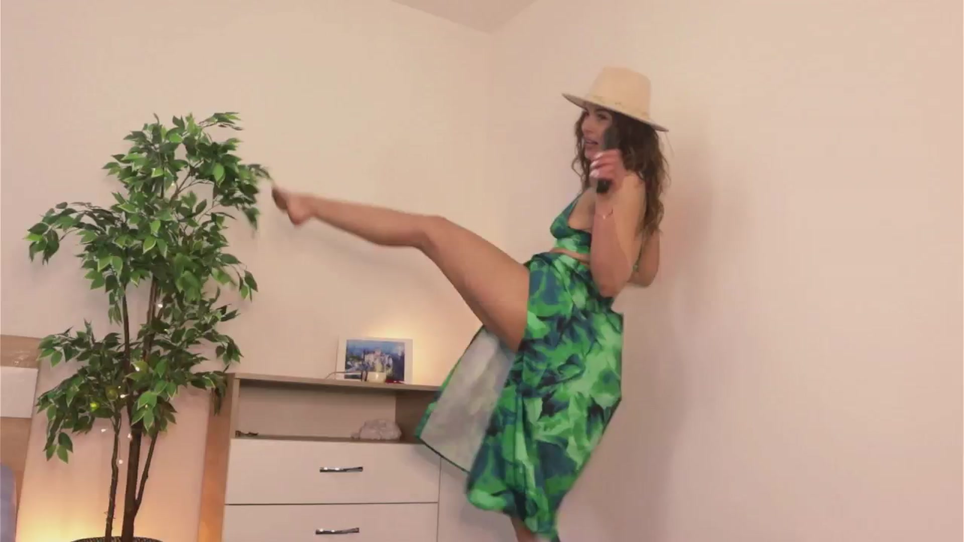 Gallery image thumbnail from MissLullu's myfreecams stream on, 03/16/2025, 13:08 image 15 of 20
