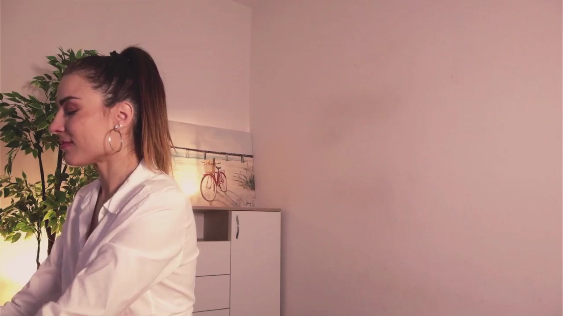Gallery image thumbnail from MissLullu's myfreecams stream on, 05/30/2025, 13:13 image 15 of 20