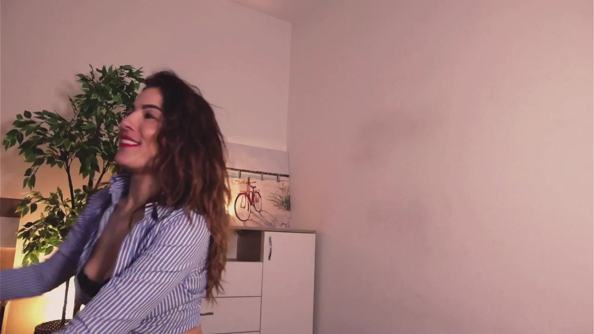 Gallery image thumbnail from MissLullu's myfreecams stream on, 06/01/2025, 09:39 image 6 of 20