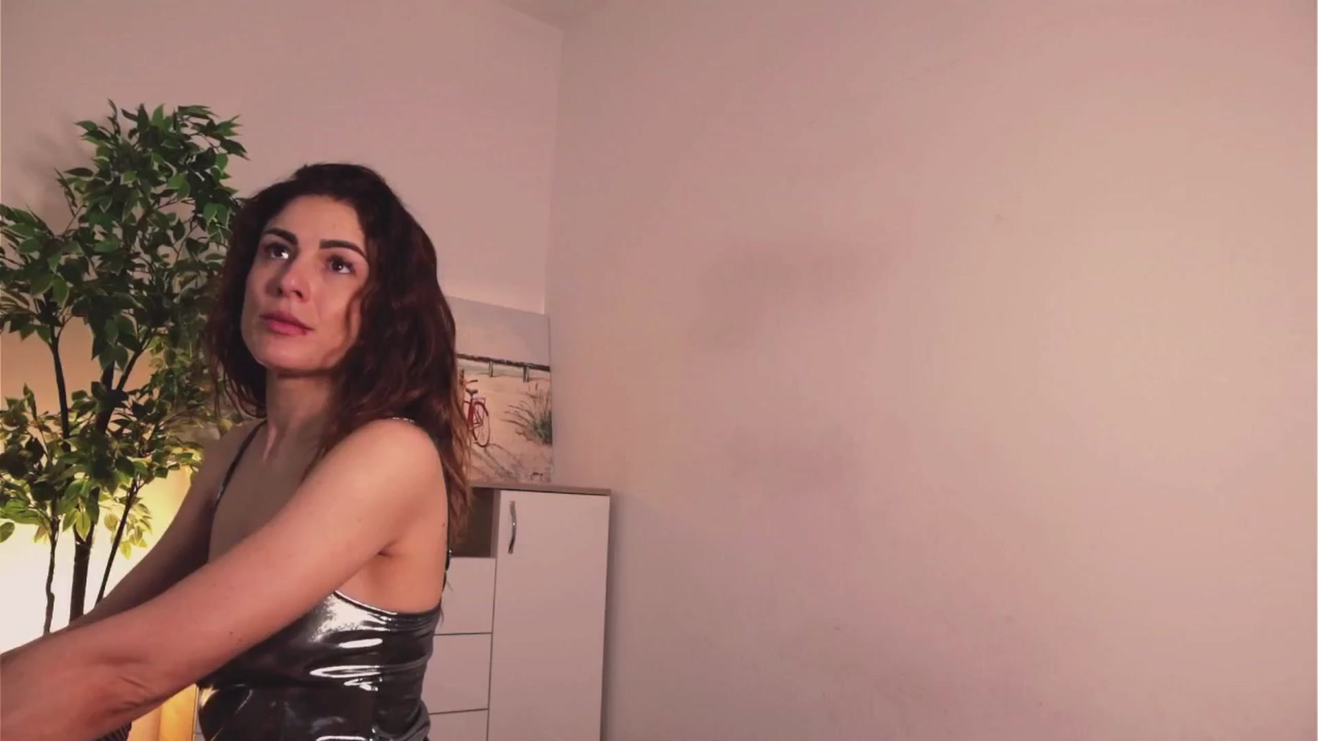 Gallery image thumbnail from MissLullu's myfreecams stream on, 06/01/2025, 13:45 image 12 of 20