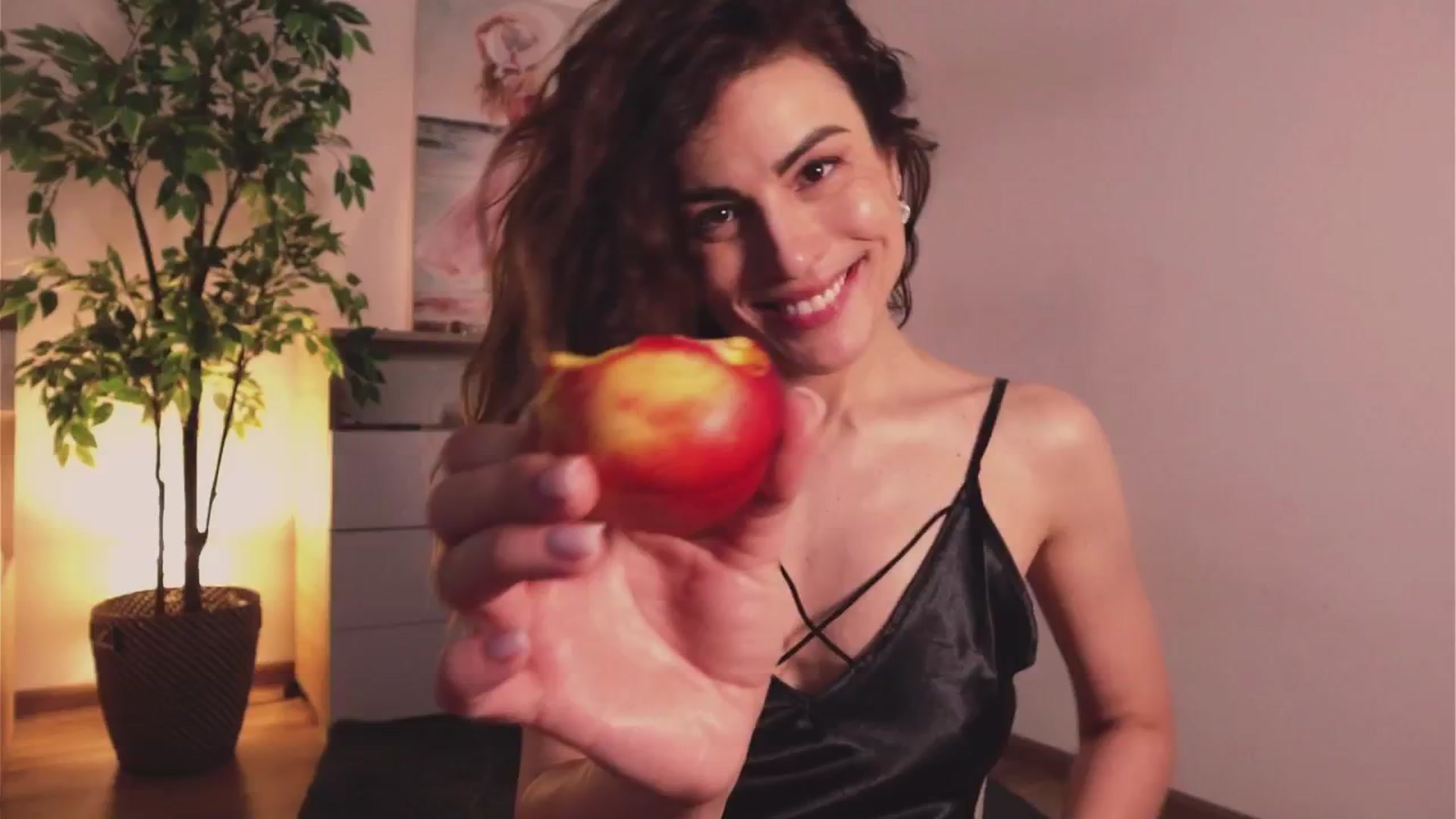 Gallery image thumbnail from MissLullu's myfreecams stream on, 06/04/2025, 13:40 image 9 of 20