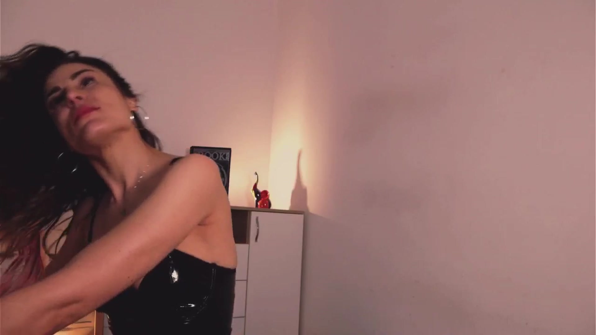 Gallery image thumbnail from MissLullu's myfreecams stream on, 06/26/2025, 13:06 image 15 of 20