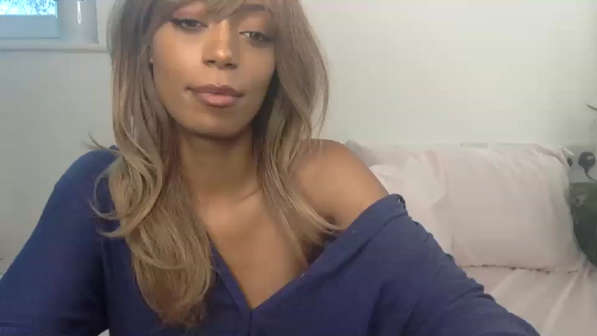 Gallery image thumbnail from MissLuna22's myfreecams stream on, 11/15/2022, 14:05 image 9 of 20