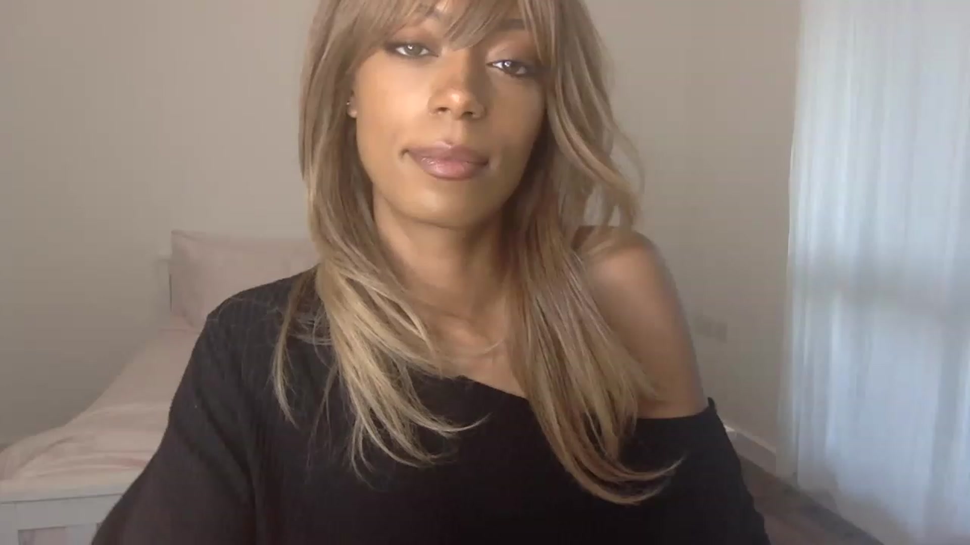 Gallery image thumbnail from MissLuna22's myfreecams stream on, 11/17/2022, 13:39 image 12 of 20