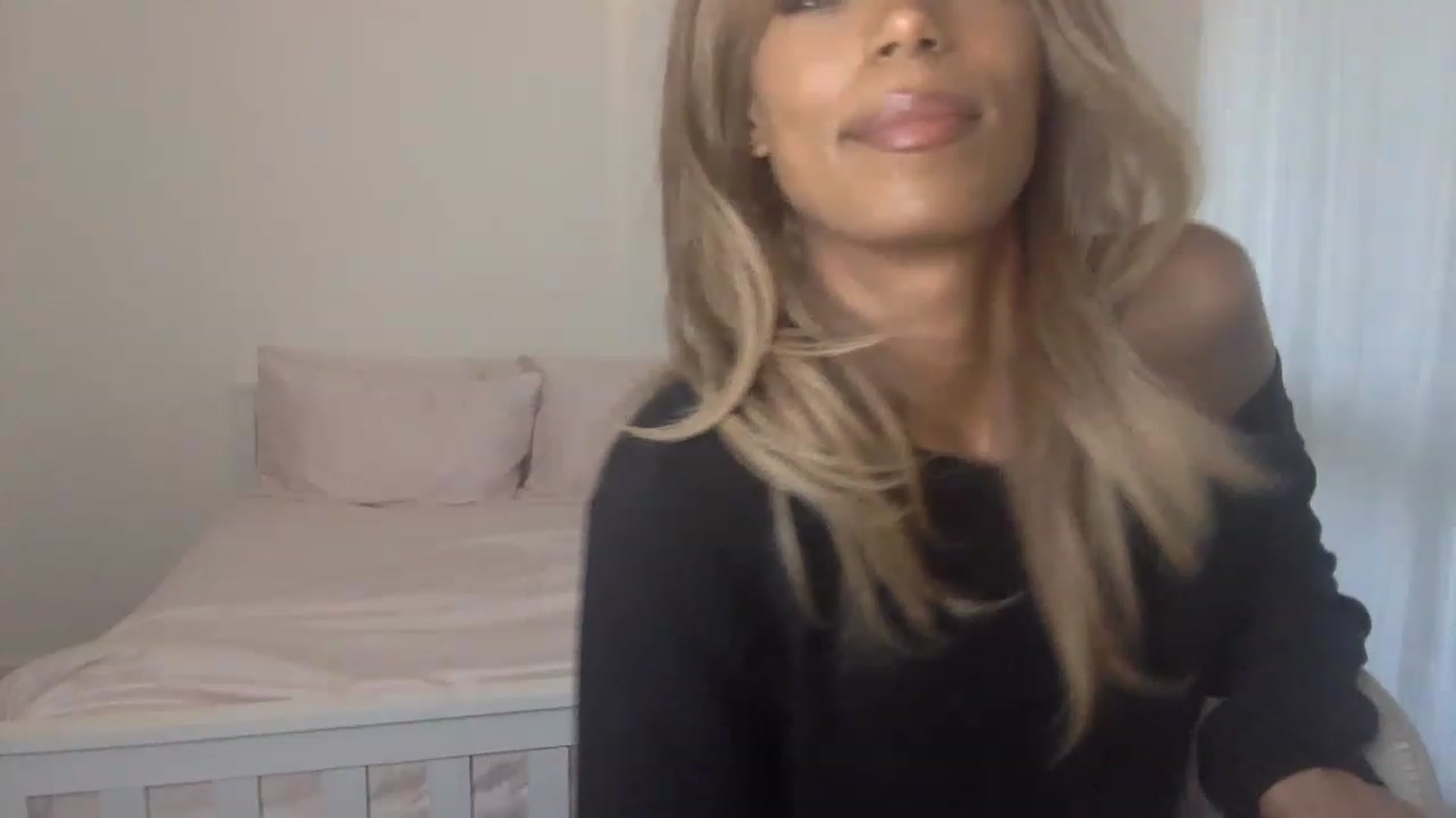 Gallery image thumbnail from MissLuna22's myfreecams stream on, 11/17/2022, 13:39 image 14 of 20