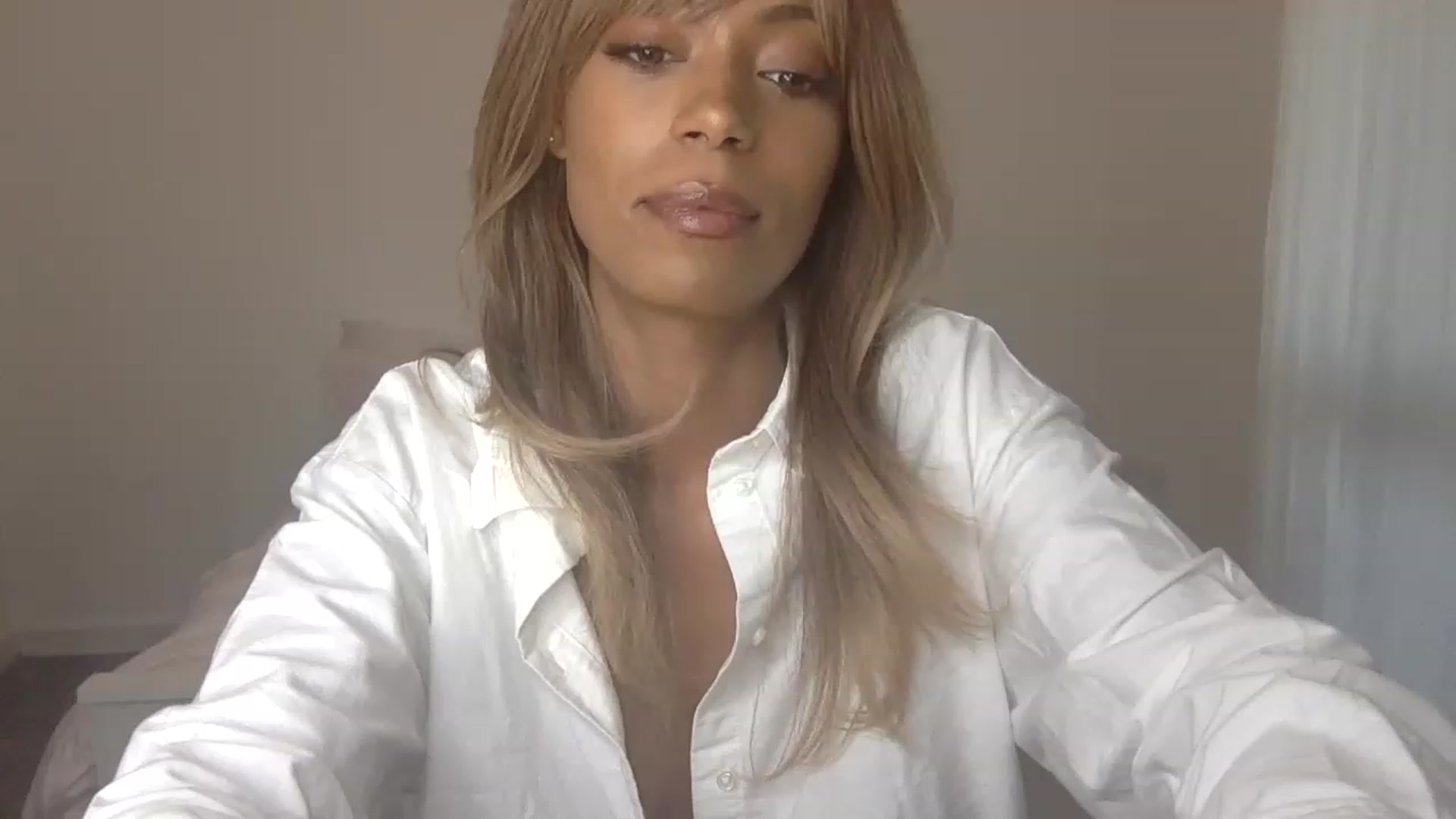 Gallery image thumbnail from MissLuna22's myfreecams stream on, 11/18/2022, 14:40 image 8 of 20