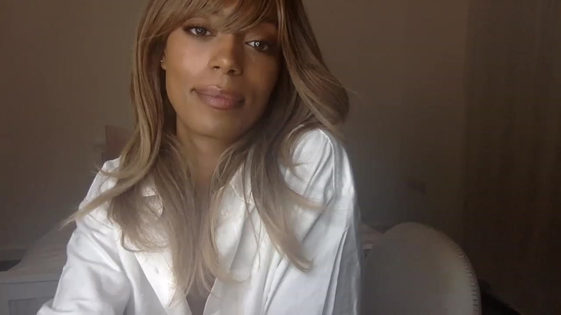 Gallery image thumbnail from MissLuna22's myfreecams stream on, 11/25/2022, 17:51 image 17 of 20