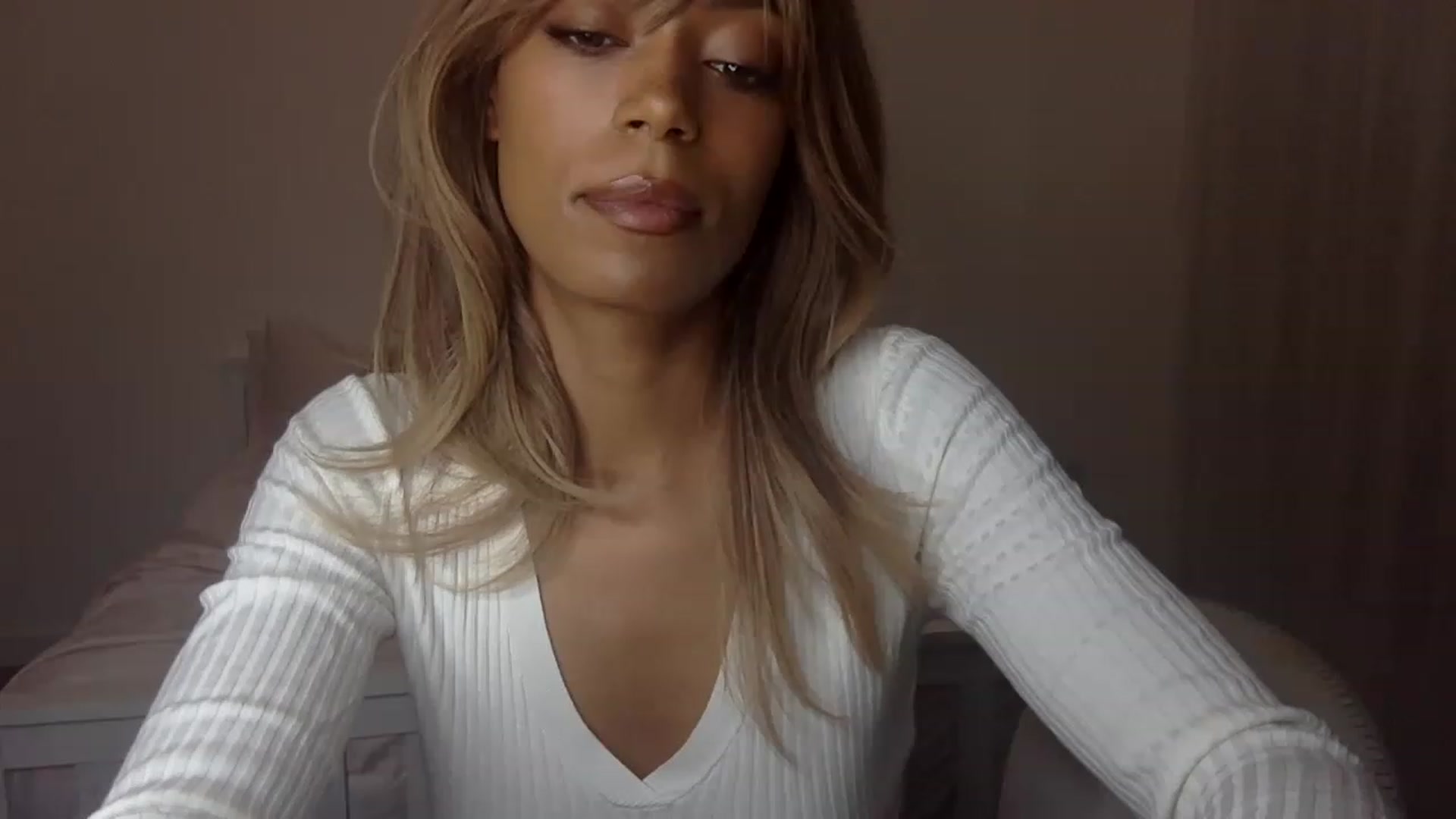 Gallery image thumbnail from MissLuna22's myfreecams stream on, 11/26/2022, 17:16 image 2 of 20
