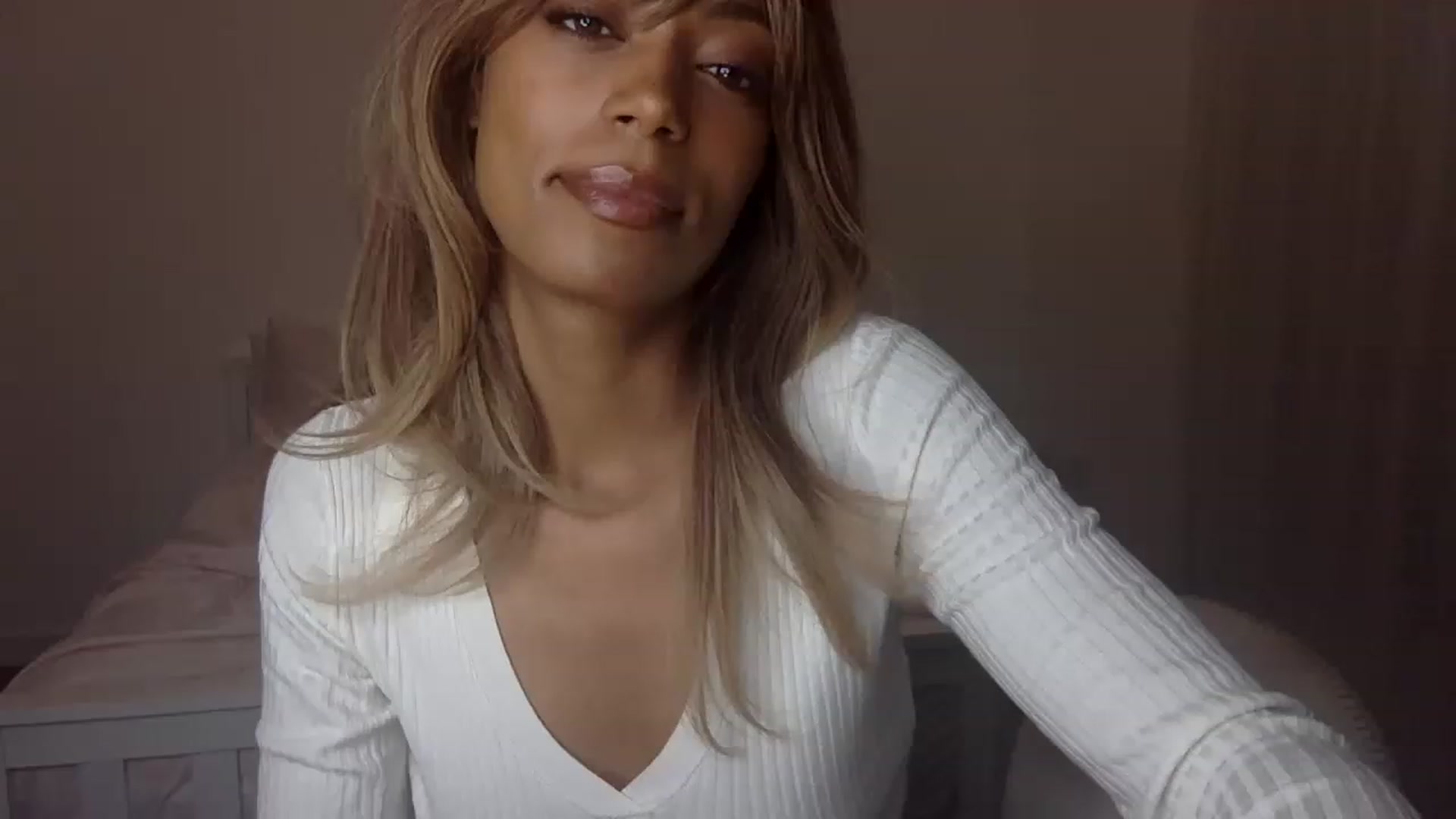 Gallery image thumbnail from MissLuna22's myfreecams stream on, 11/26/2022, 17:16 image 4 of 20
