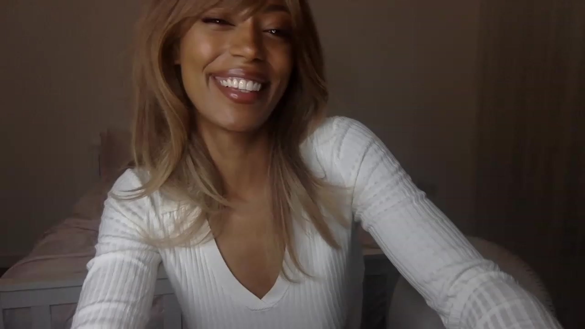 Gallery image thumbnail from MissLuna22's myfreecams stream on, 11/26/2022, 17:16 image 7 of 20
