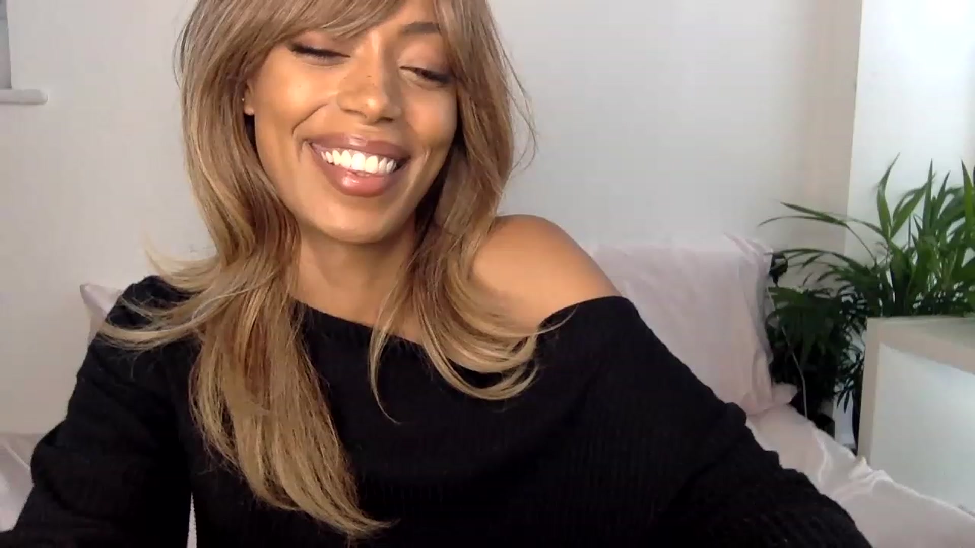 Gallery image thumbnail from MissLuna22's myfreecams stream on, 12/02/2022, 14:00 image 4 of 20