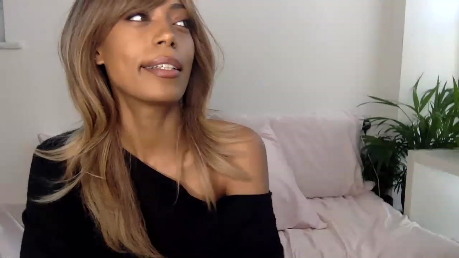 Gallery image thumbnail from MissLuna22's myfreecams stream on, 12/02/2022, 14:00 image 7 of 20