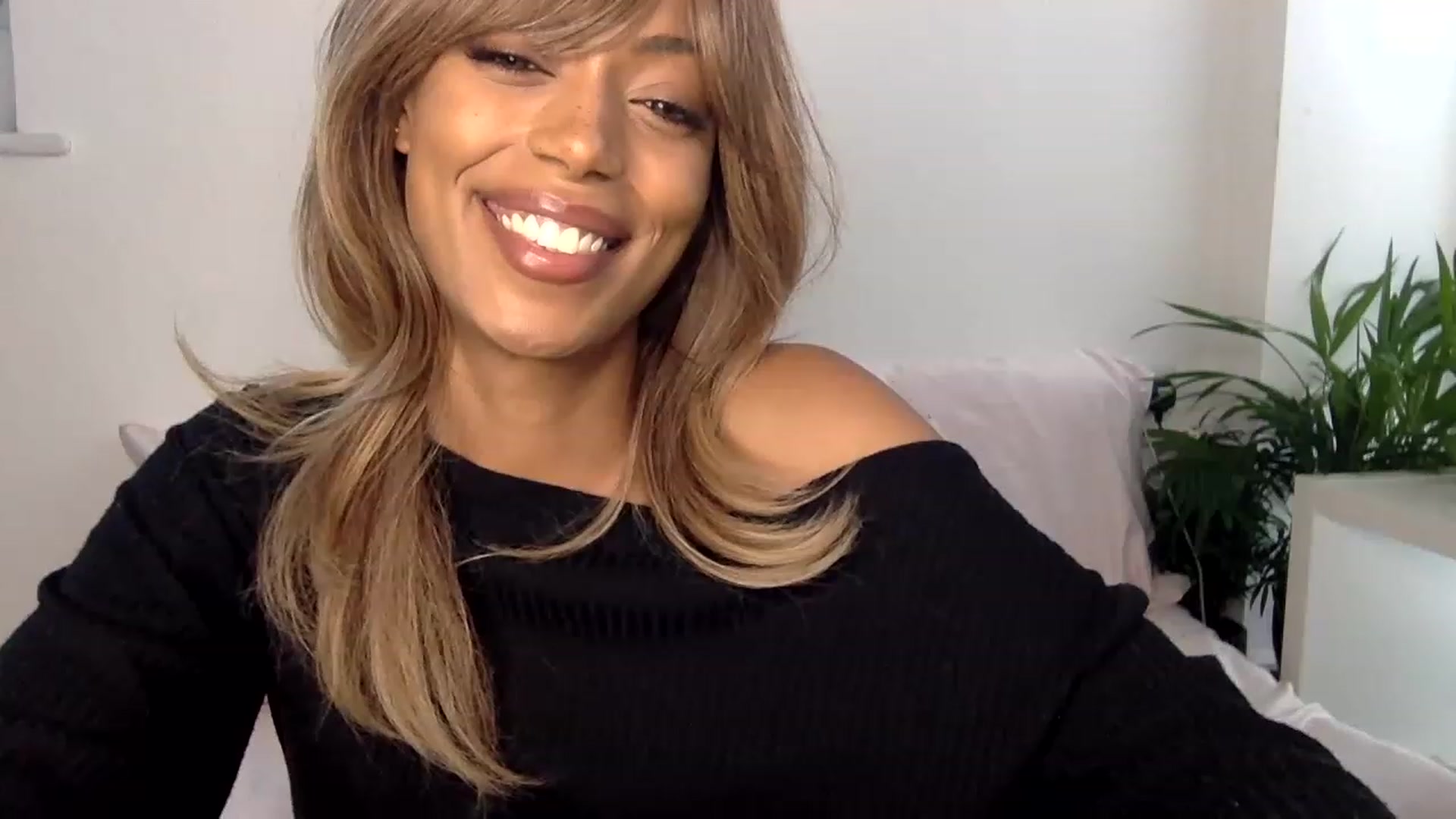 Gallery image thumbnail from MissLuna22's myfreecams stream on, 12/02/2022, 14:00 image 3 of 20