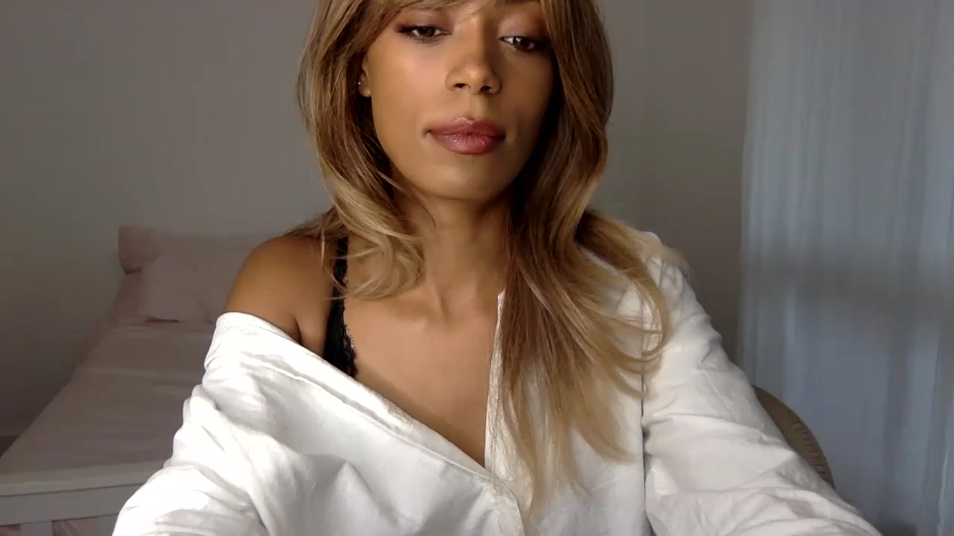 Gallery image thumbnail from MissLuna22's myfreecams stream on, 12/03/2022, 14:41 image 4 of 20