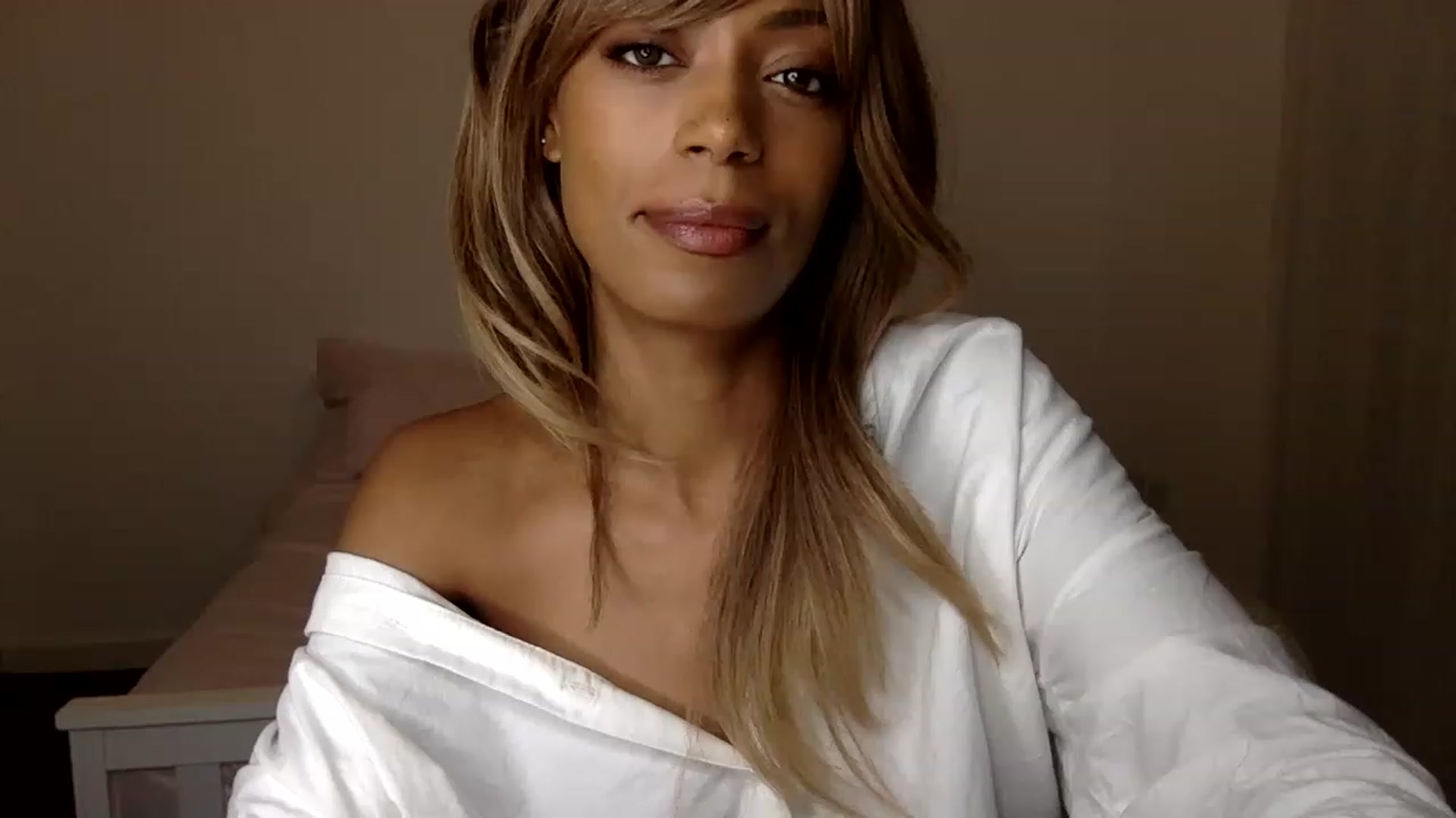 Gallery image thumbnail from MissLuna22's myfreecams stream on, 12/03/2022, 16:47 image 9 of 20