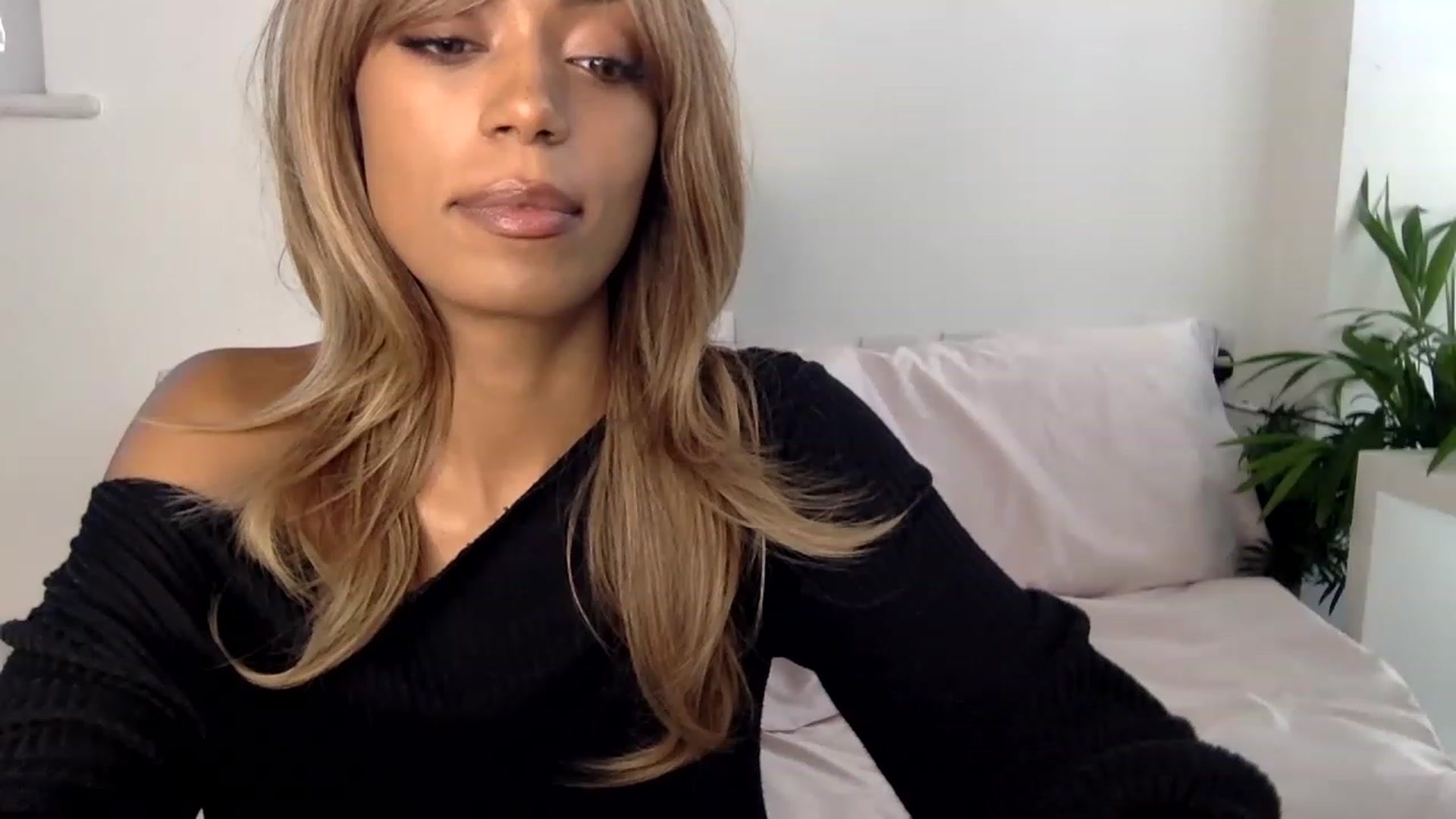 Gallery image thumbnail from MissLuna22's myfreecams stream on, 12/06/2022, 13:31 image 4 of 20