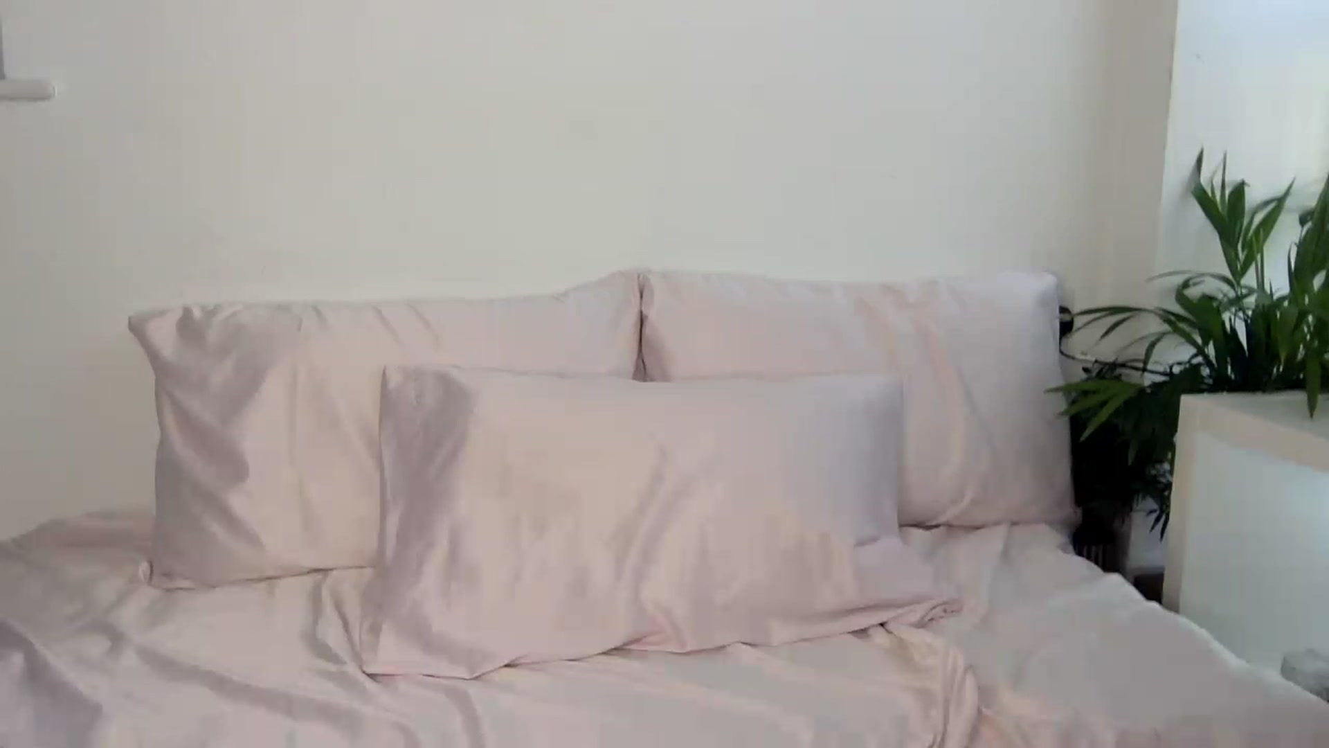 Gallery image thumbnail from MissLuna22's myfreecams stream on, 12/09/2022, 13:12 image 18 of 20