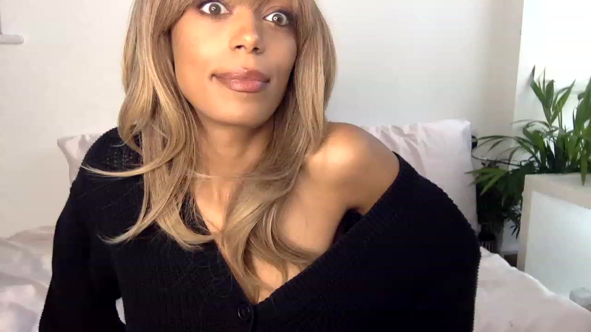 Gallery image thumbnail from MissLuna22's myfreecams stream on, 12/09/2022, 13:12 image 6 of 20