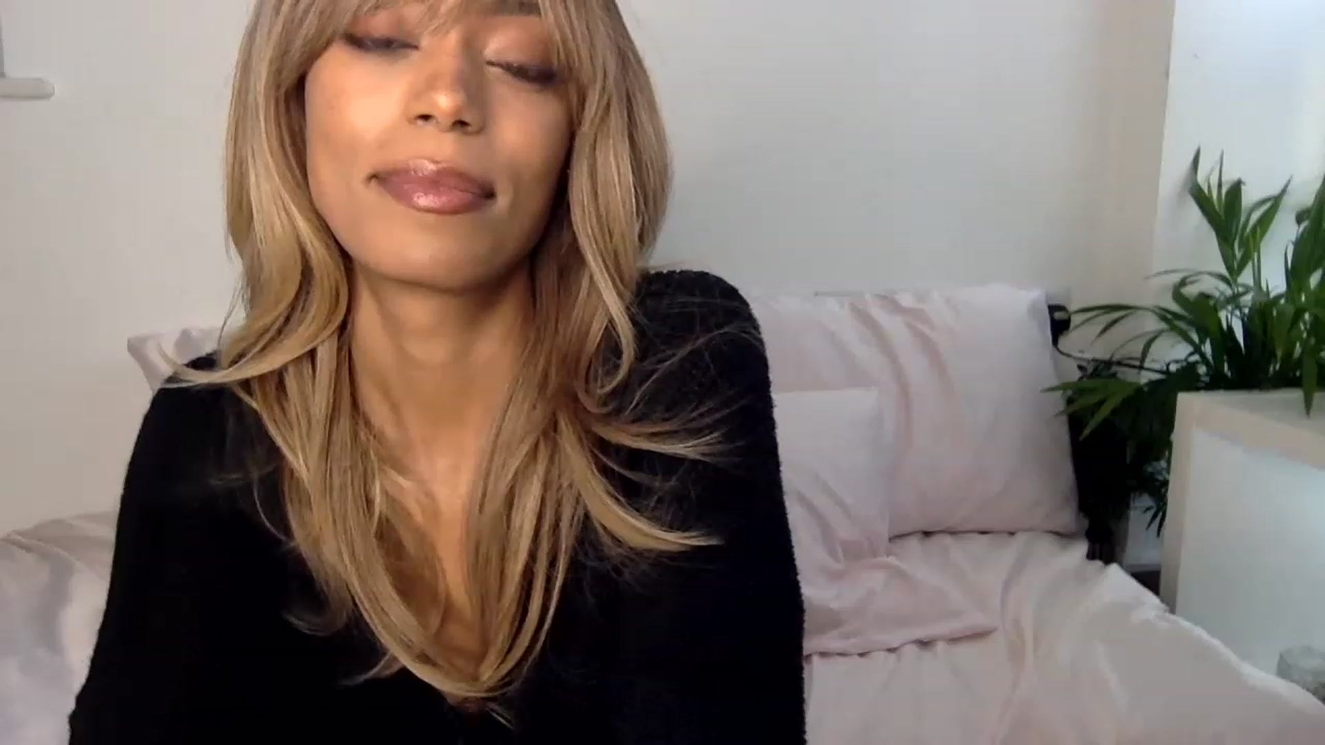 Gallery image thumbnail from MissLuna22's myfreecams stream on, 12/09/2022, 14:50 image 2 of 20